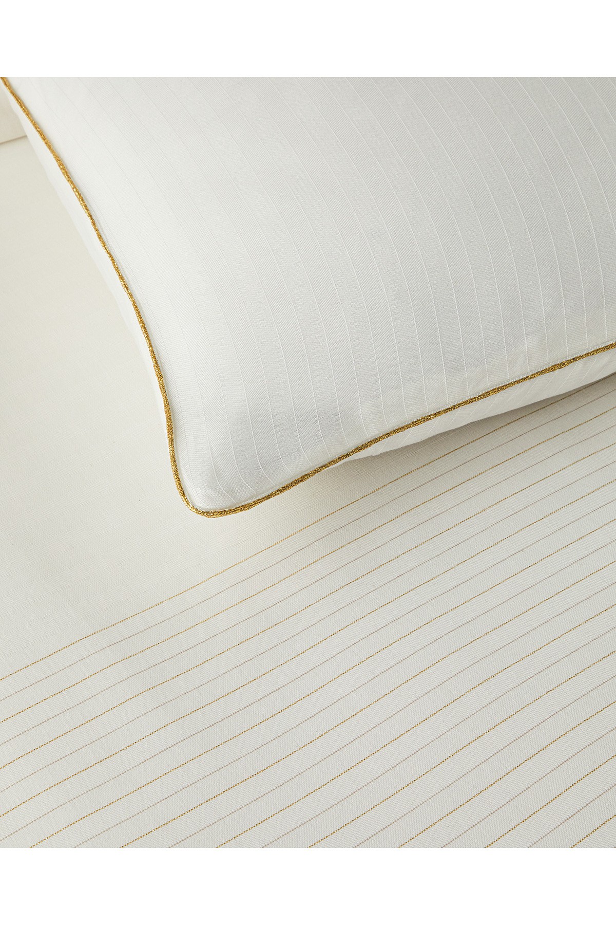 Elegant İpliği Boyalı Çift Kişilik Nevresim Takımı Gold