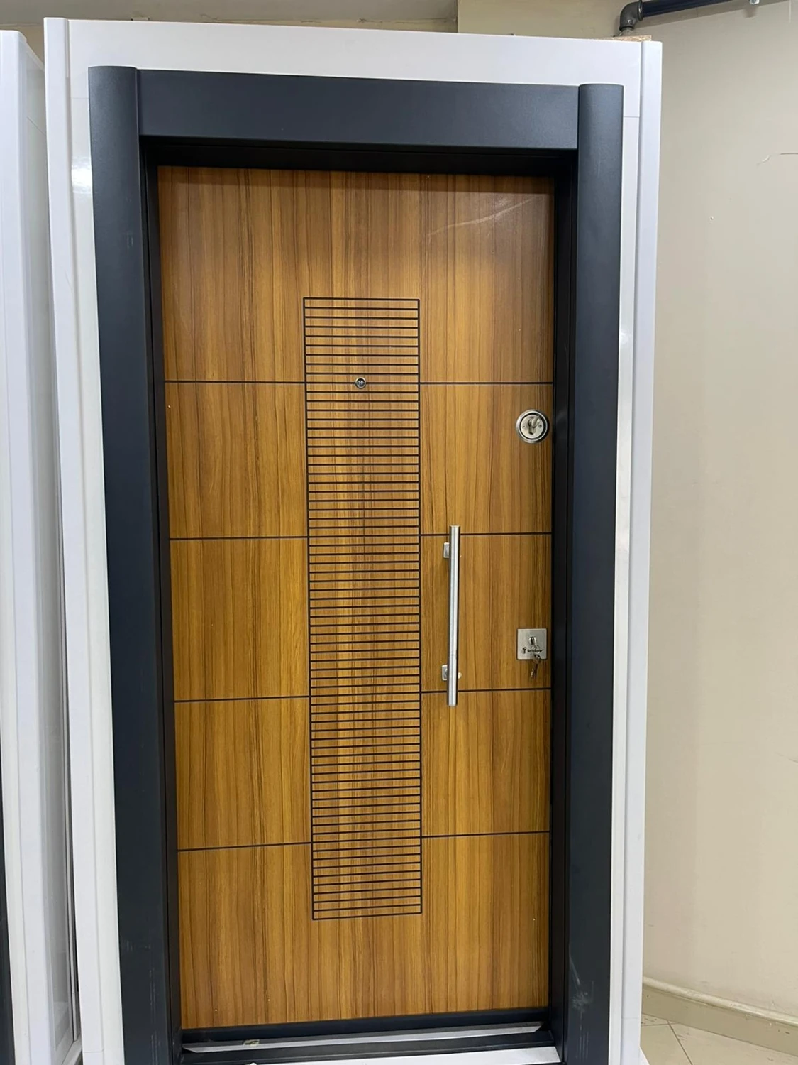 Ahşap Desenli Çelik Kapı Sağ Açılım