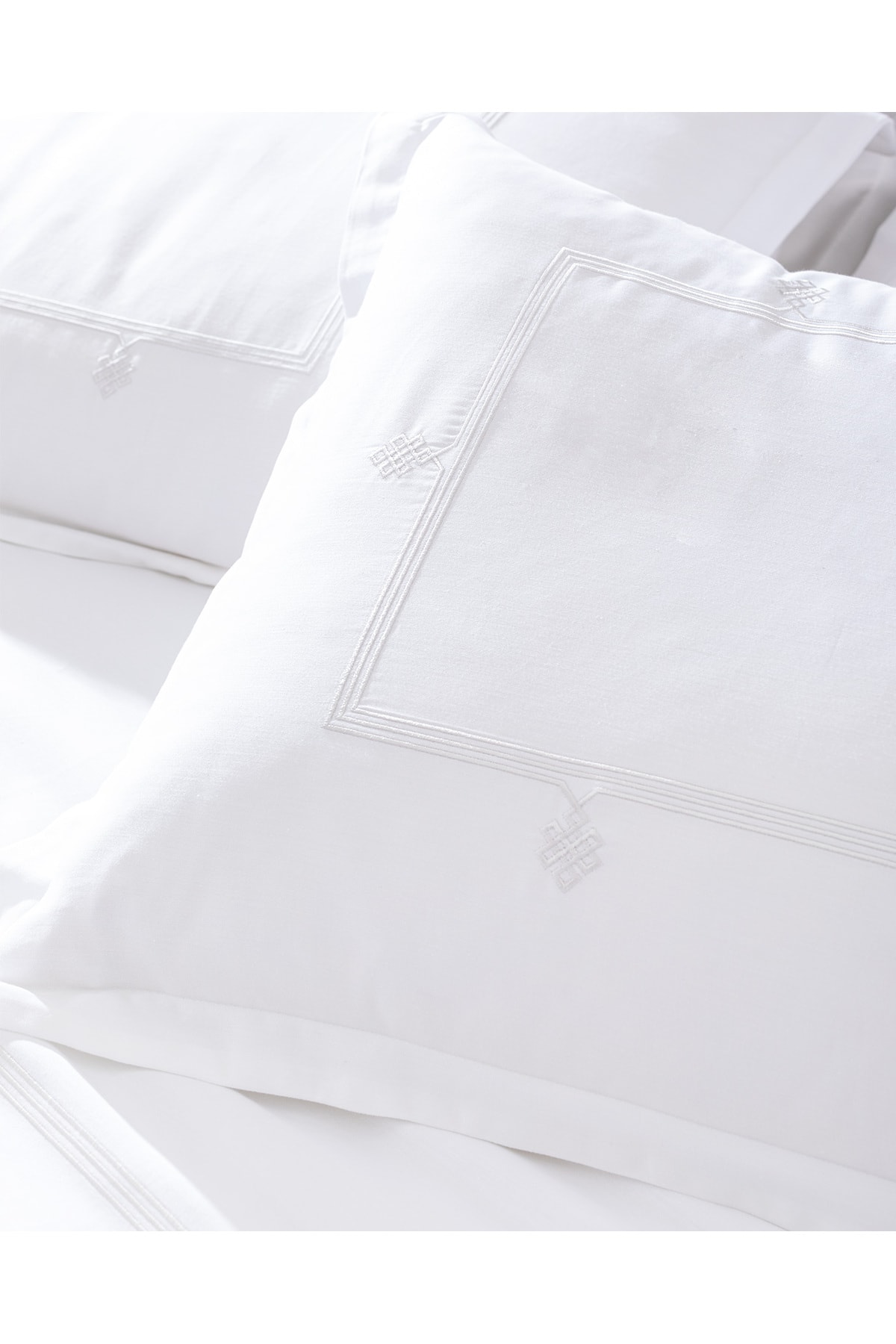 Lilas King Size Nakışlı Saten Nevresim Takımı - Açık Gri