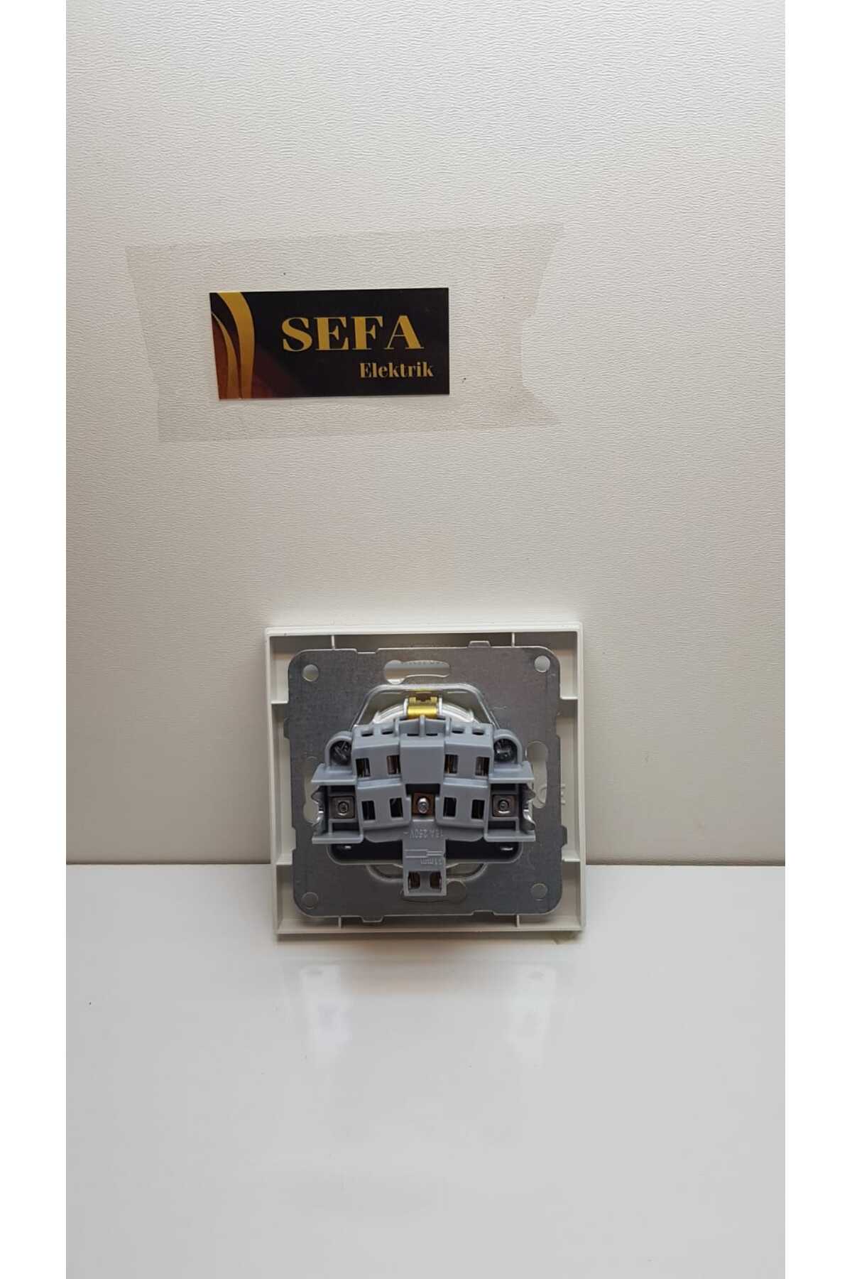 TOPRAKLI PRİZ ÇERÇEVELİ BEYAZ  KARRE SERİSİ