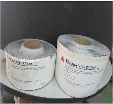 Sikalastic 100 SA Tape 100mm/30m Dokuma Polyester Kaplamalı Kendinden Yapışkanlı Polimerik Kauçuklu Çatı Bandı