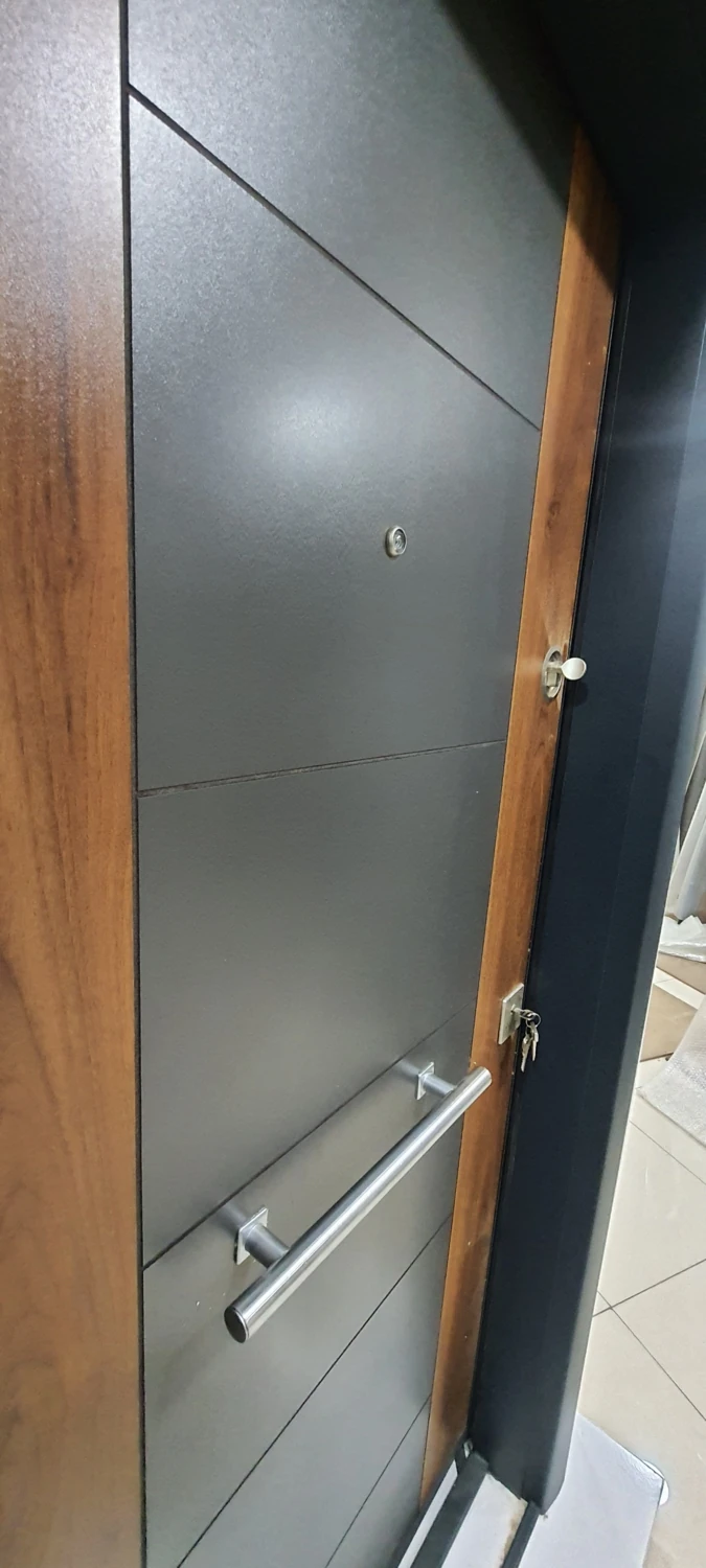 Çelik Kapı Tırnaklı Çelik Kapı Daire Kapısı Ahşap Desenli Çelik Kapı Sağ Açılım