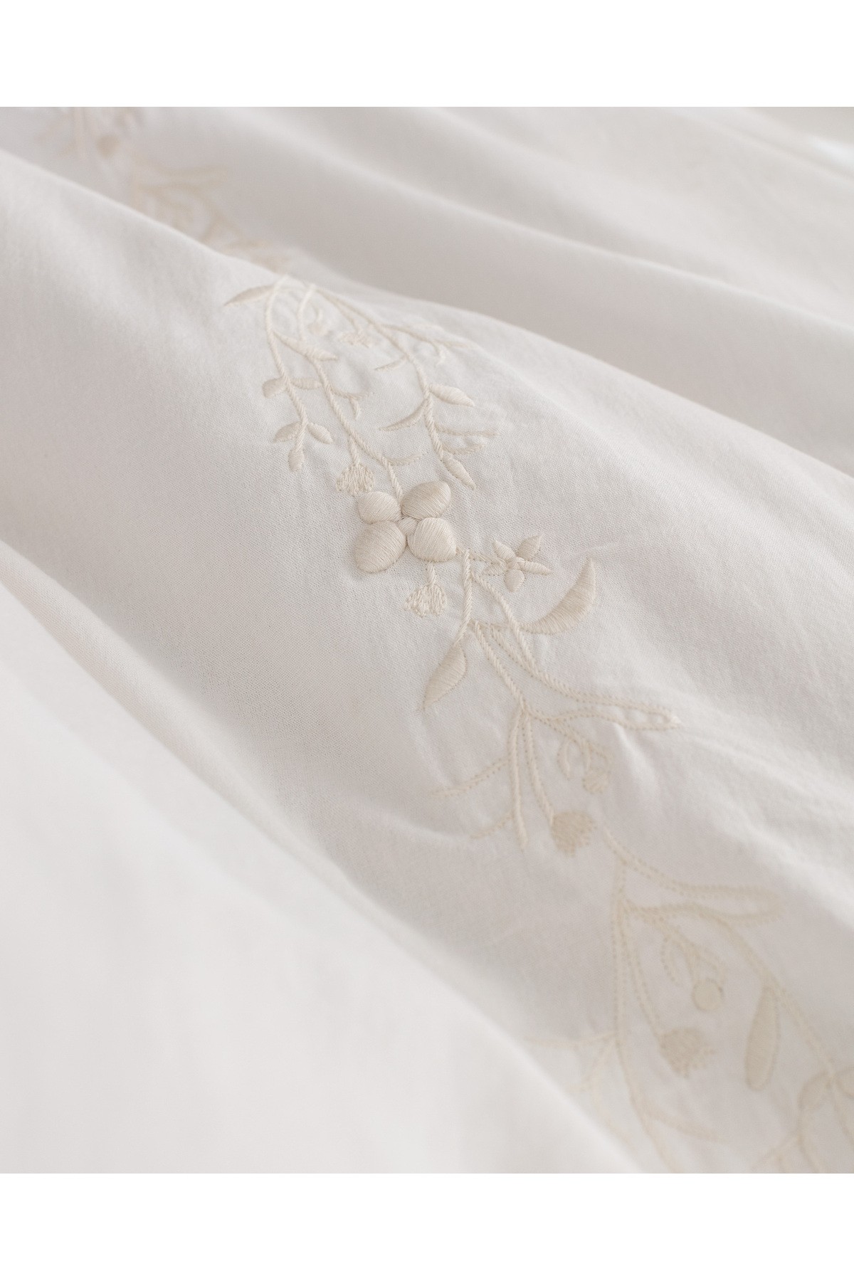 King Size %100 Pamuk Nakışlı Nevresim Takımı - Ekru