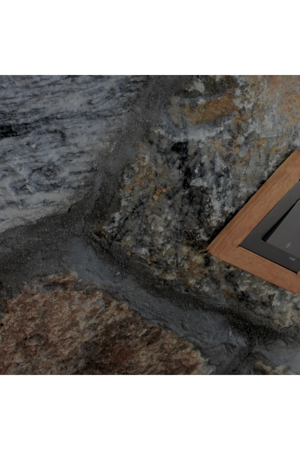 "line's" tasarım, Ahşap Priz Çerçevesi