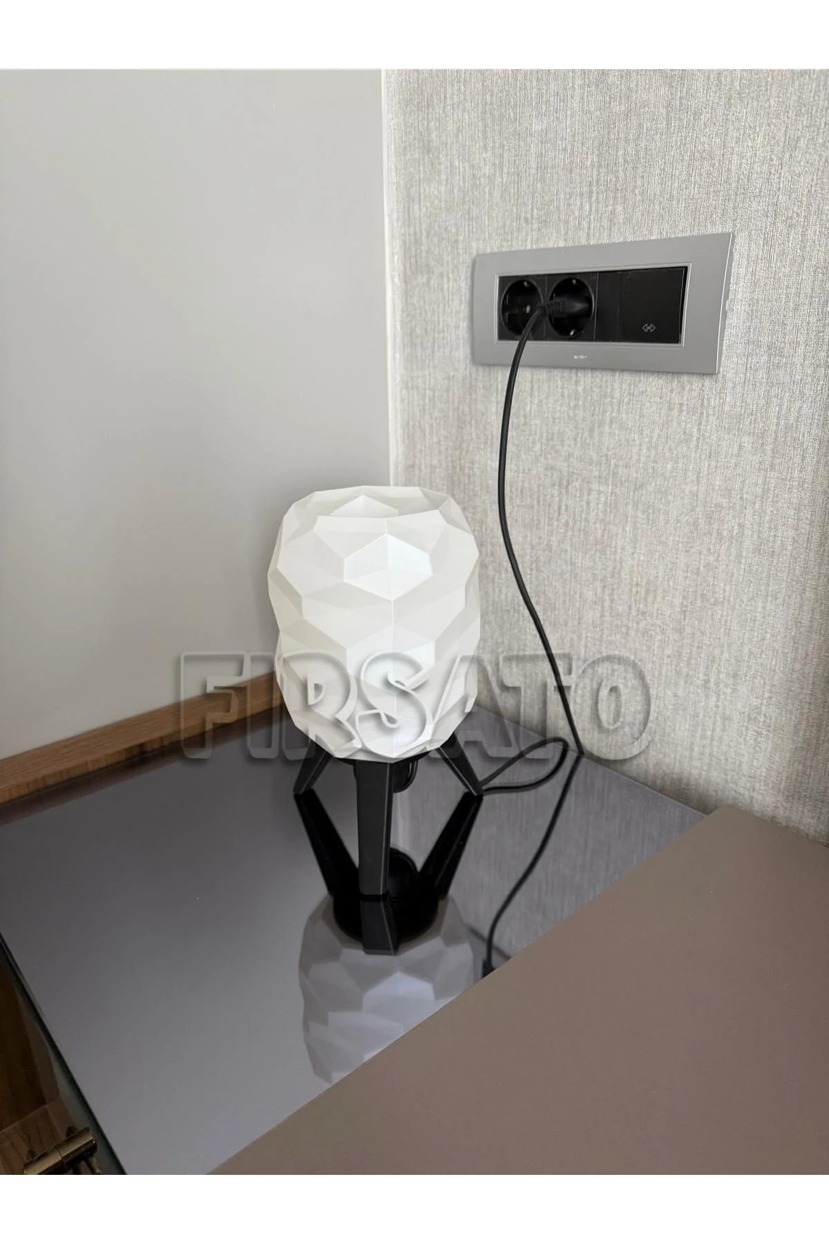 Form Işıkları Serisi - Prizma Masa Lambası