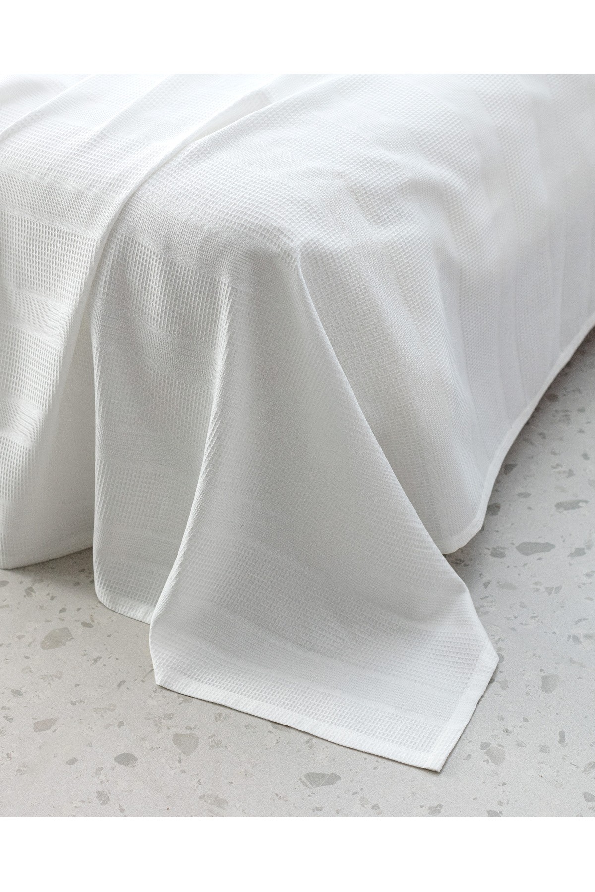 Mathilda King Size Pamuklu Ecocell Düz Pike Takımı - Beyaz