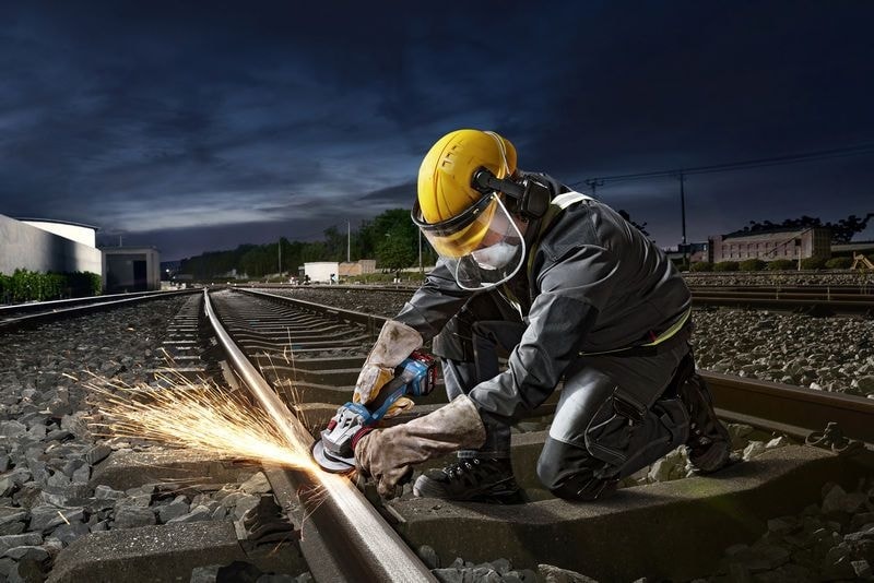 BOSCH Gws 18V-11 Akülü Avuç Taşlama Makinası 18 Volt (Akü ve Şarj Aleti Hariç)