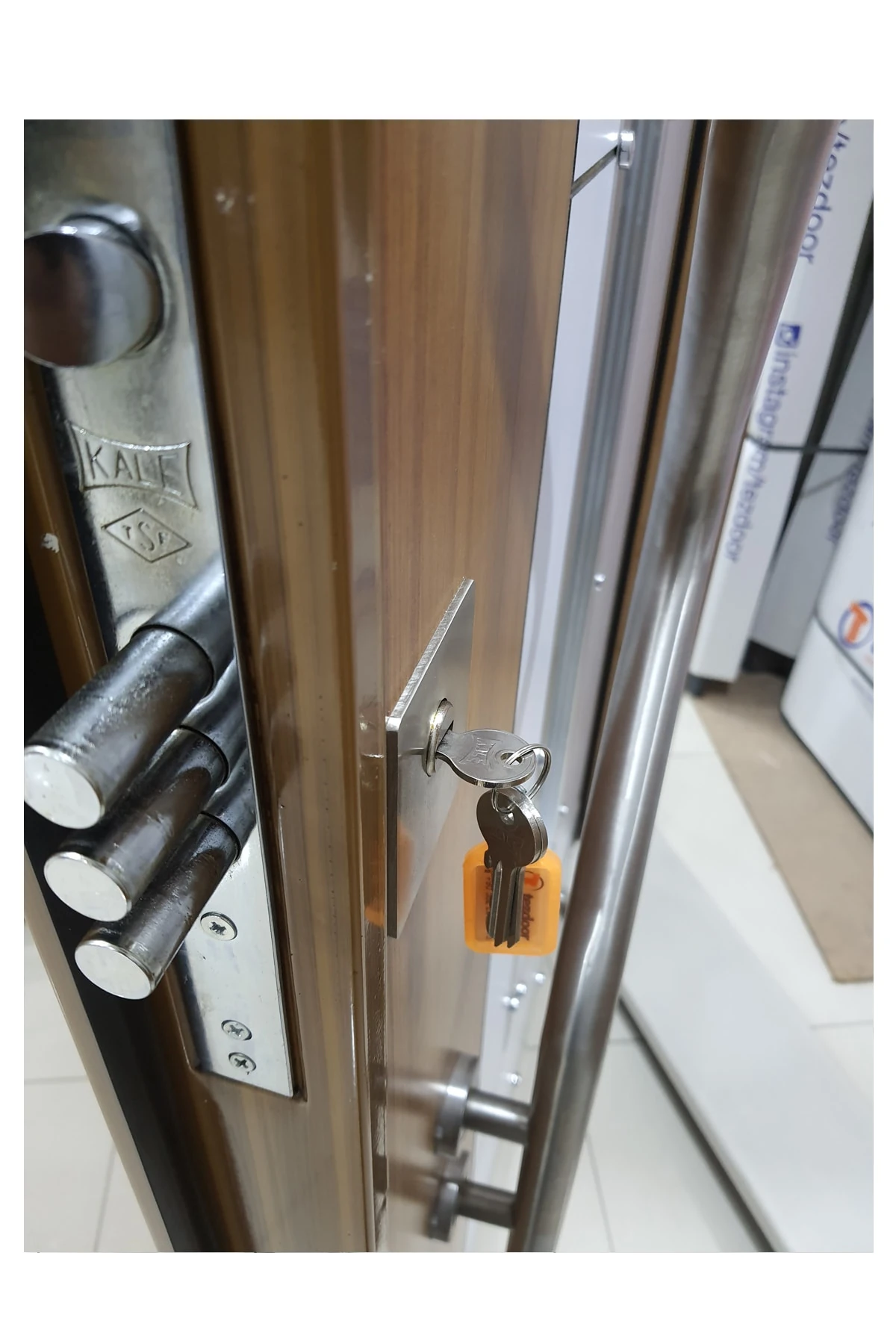 Çelik Kapı Fiyatları Ahşap Desenli Apartman Girişi Çelik Kapı, Dış Mekan Apartman Kapısı Sol Açılım