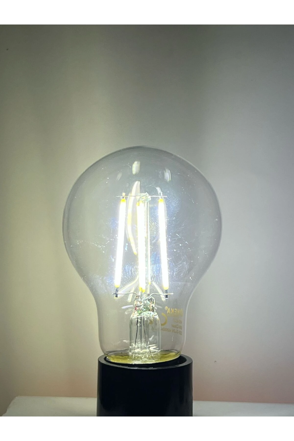 6 WATT ILIK BEYAZ 4000 KELVİN ŞEFFAF CAMLLI 660 LÜMEN E-27 A60 LED AMPUL