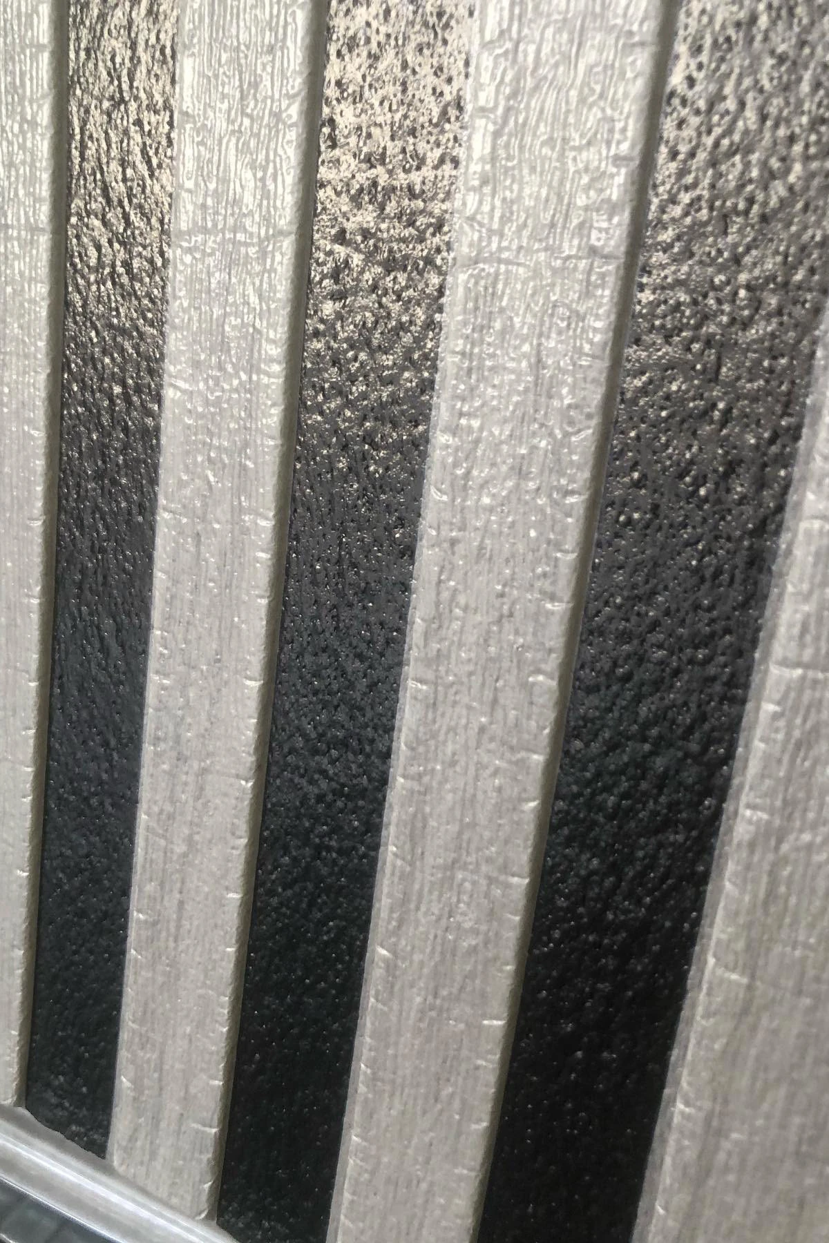 Gri Lambri Duvar Çıtası Desen Kendinden Yapışkanlı Akustik Duvar Paneli Köpük 70x70cm 0,50M²