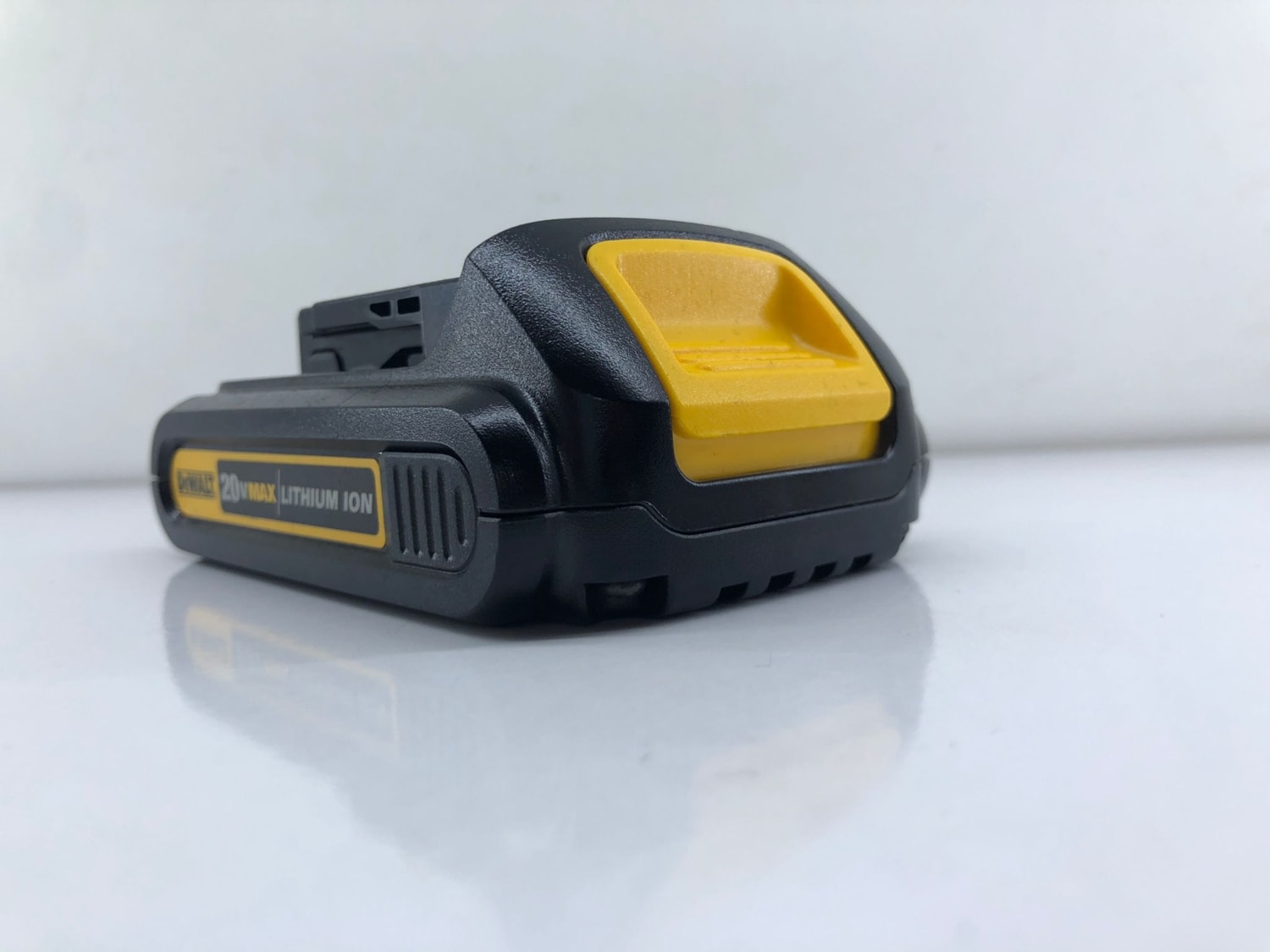 DEWALT 20V 1.3AH Li-Ion Akü