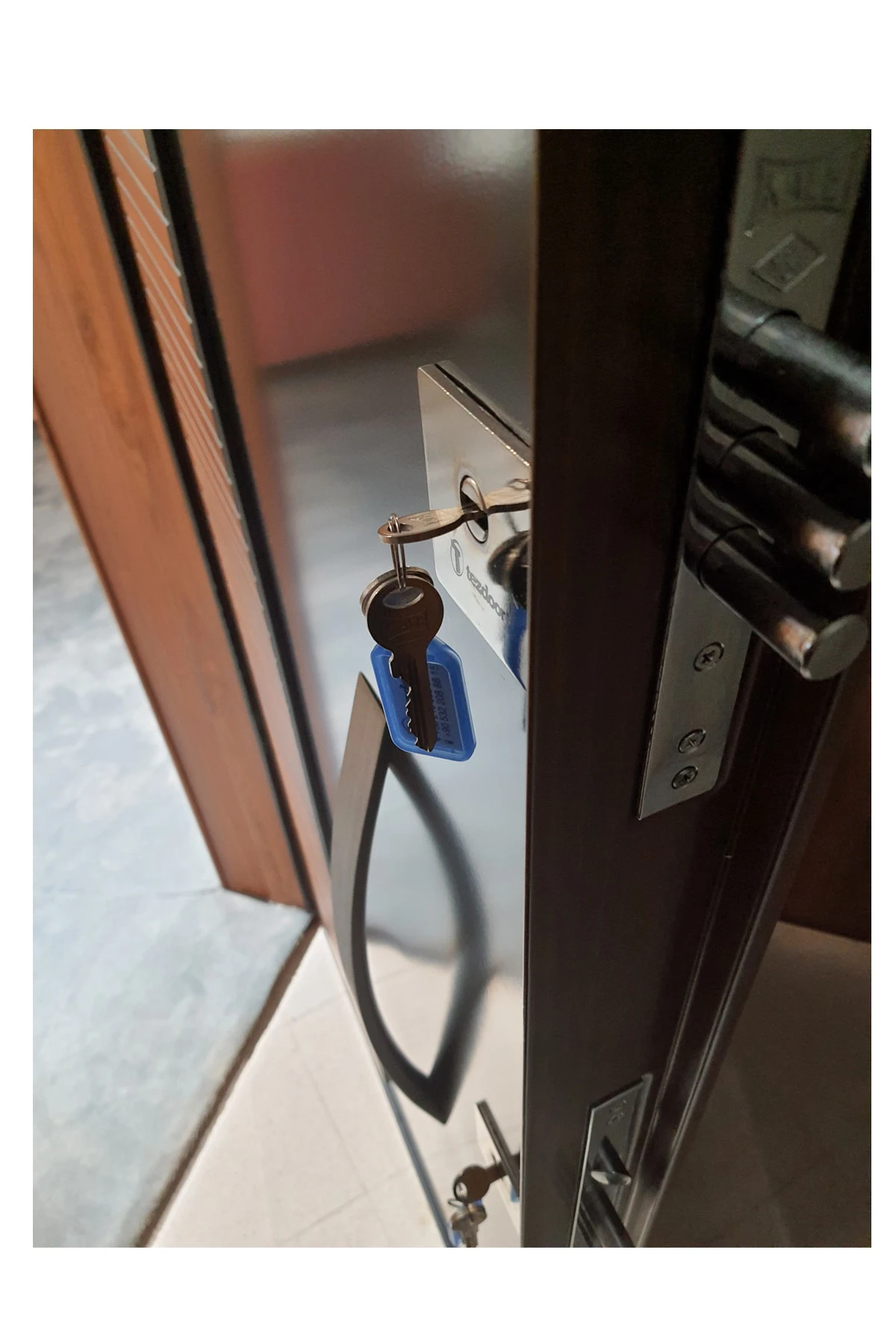 Celik Kapi Ahşap Kaplama Kasalı Kabartmalı Model Daire Kapısı, Çelik Kapı, Villa Kapısı Sağ