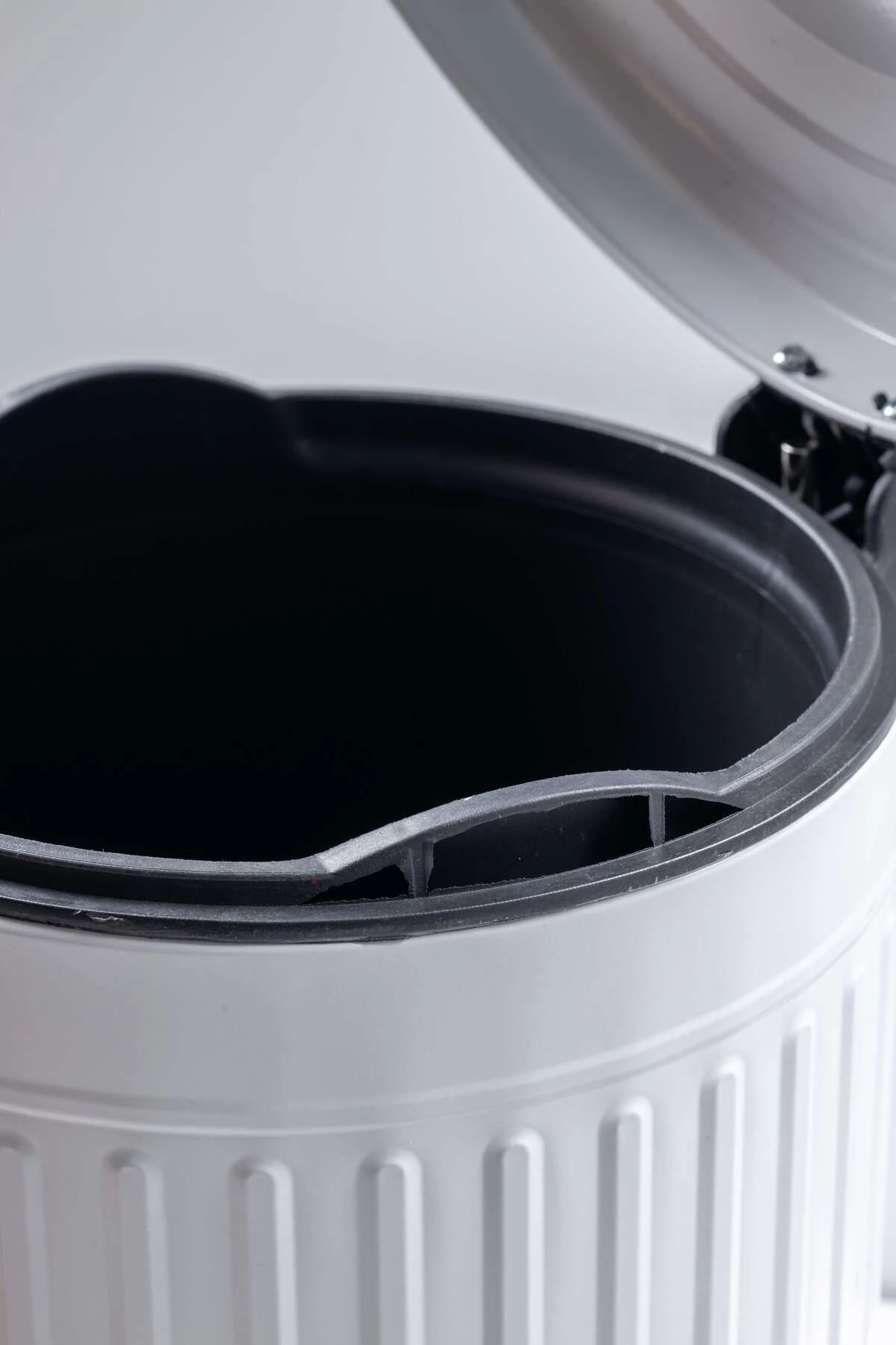 16 Lt Vintage Serisi Amortisör Kapaklı Beyaz Çöp Kovası (BANYO - MUTFAK - TUVALET - BALKON)