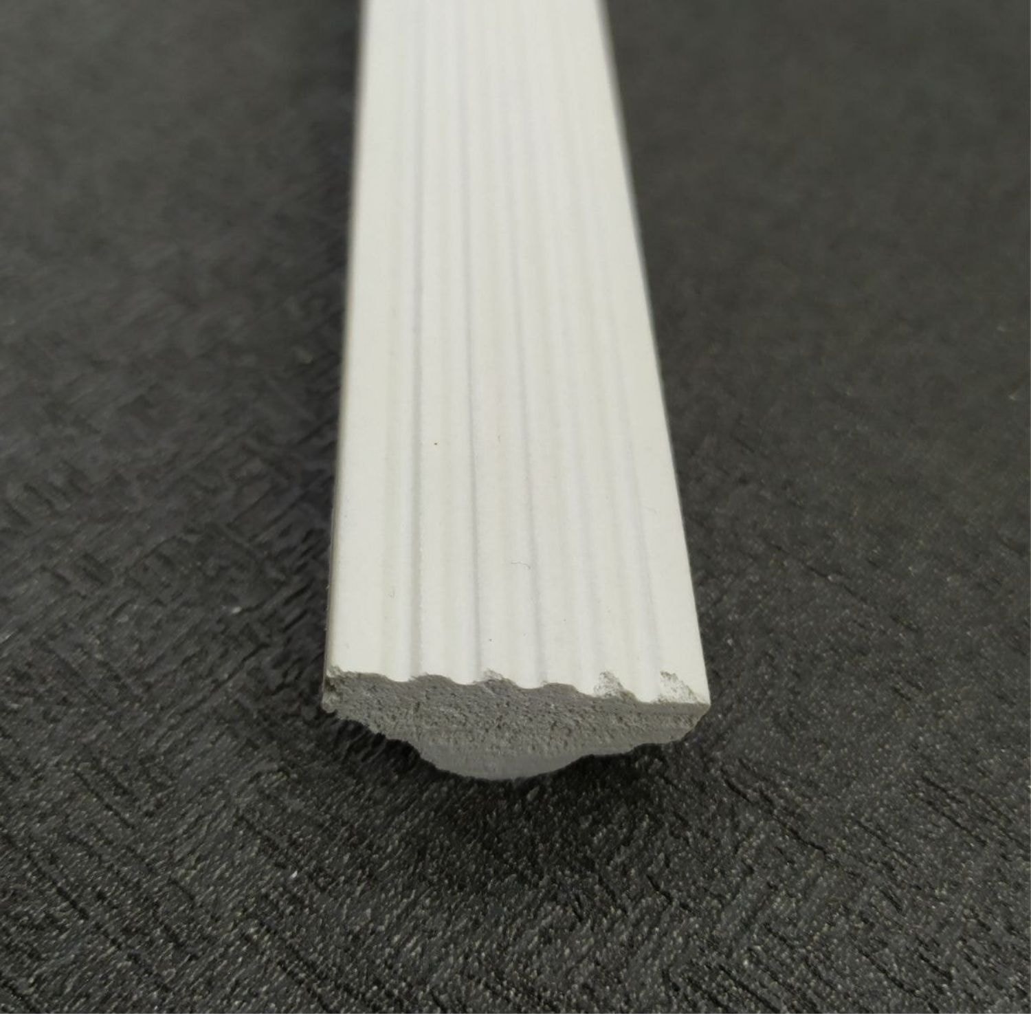 Decozza Dekoratif Boyanabilir Duvar Çıtası Hazır Kesimli 2,5 cm Çıta Duvar Süsü