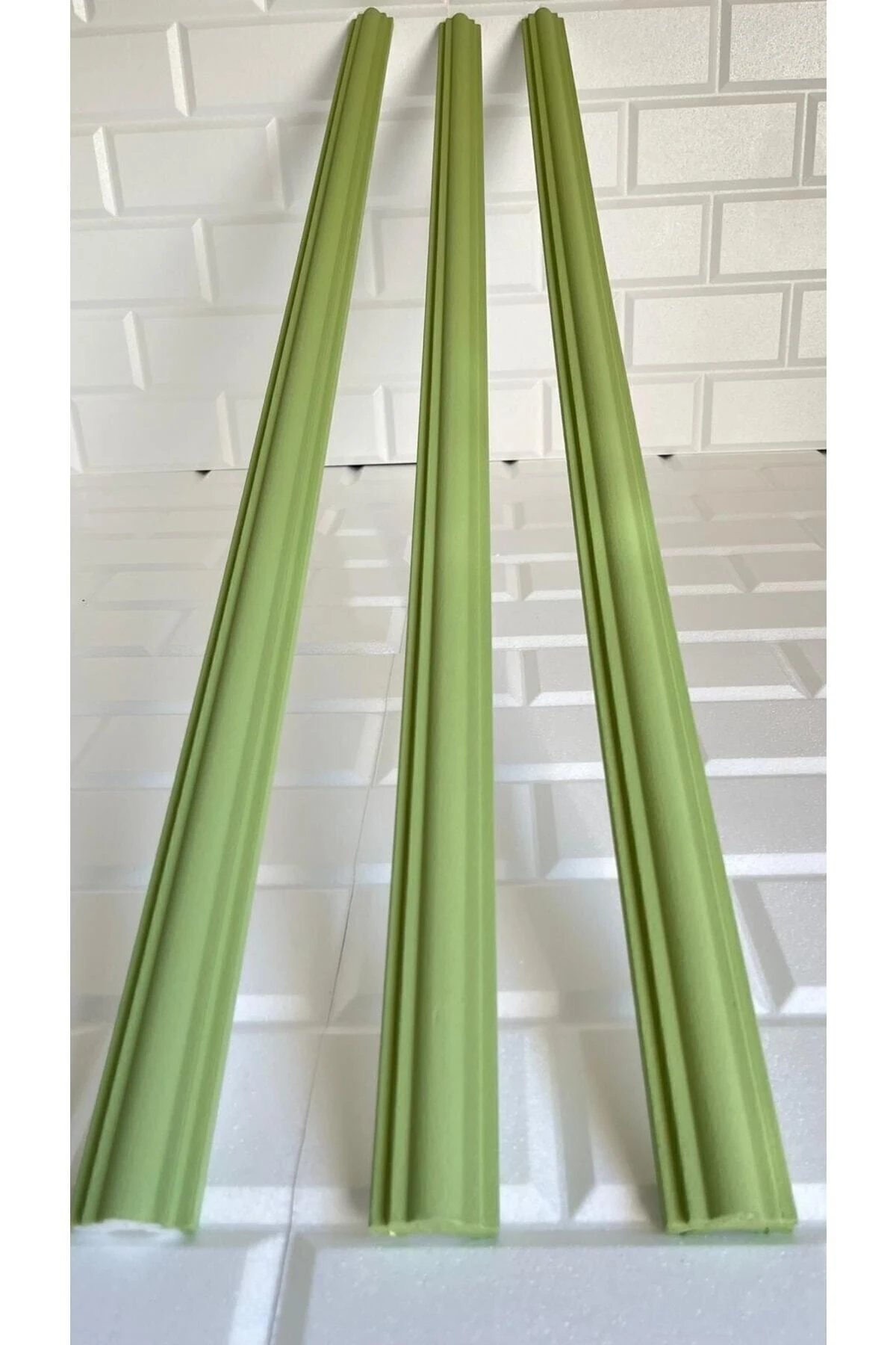 Yeşil Minella01 Dekoratif Duvar Çıtası Kendinden Yapışkanlı Stropiyer 100 Cm