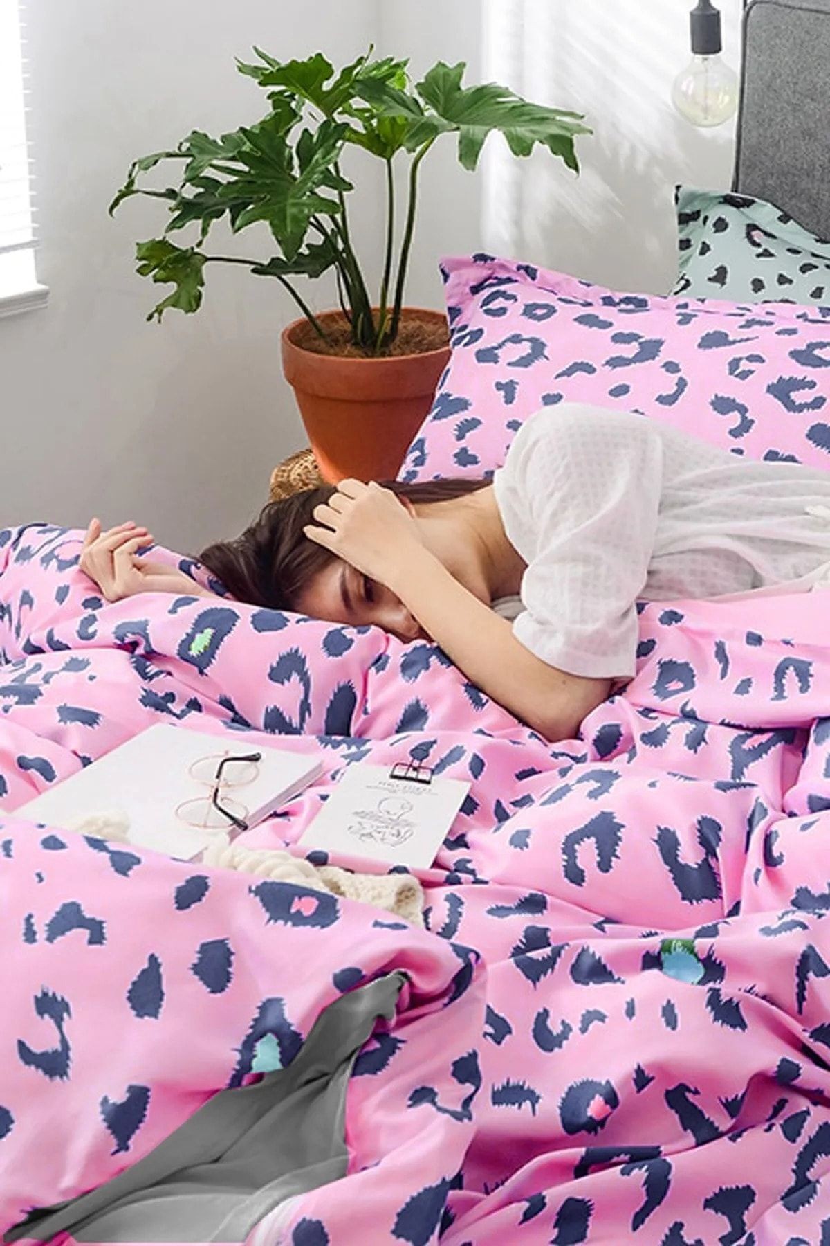 Lastikli Çarşaflı Nevresim Takımı Tek Kişilik Leopar Pembe