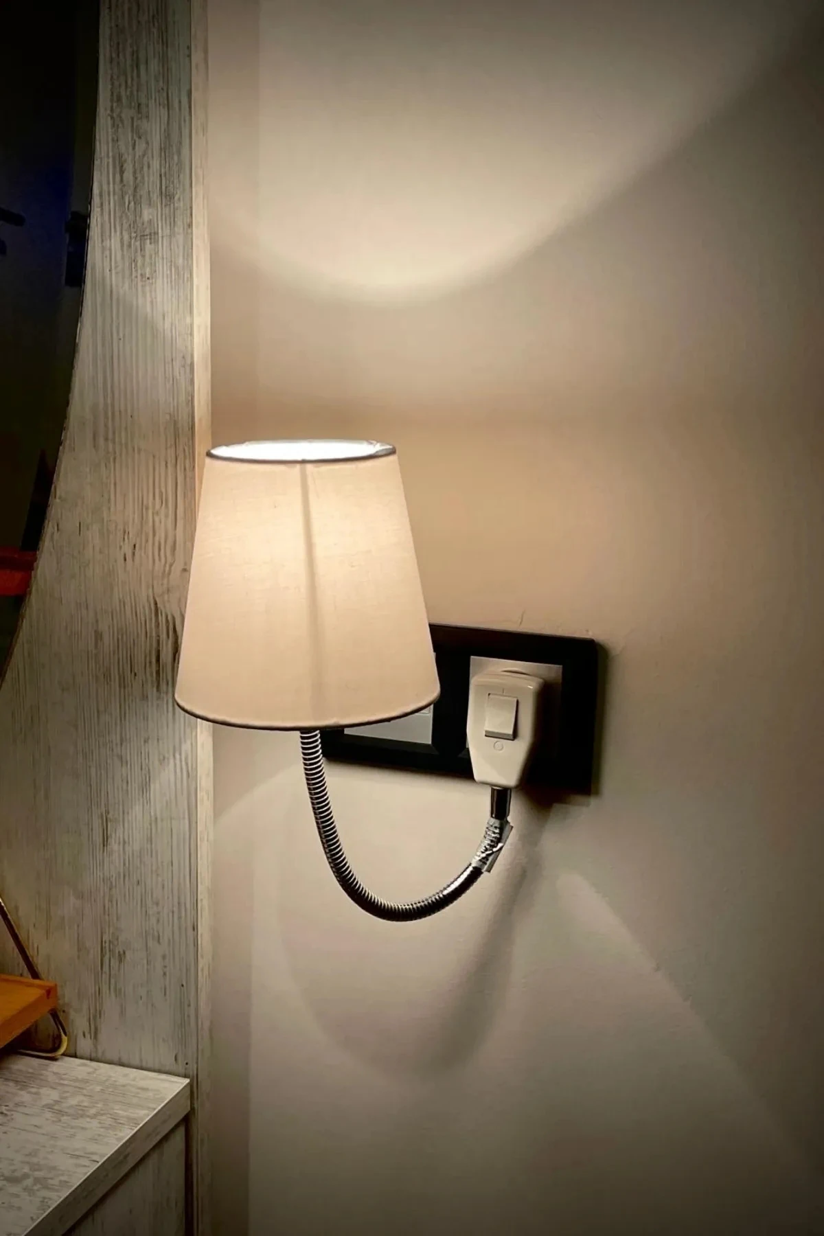 MEDA-LİGHT GECE-MASA-OKUMA IŞIĞI,LAMBASI SPRALLİ ANAHTARLI GECE LAMBASI-MASA LAMBASI DEKOR