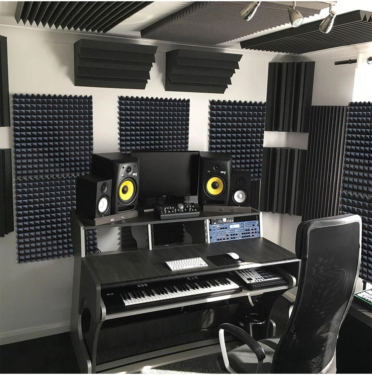 Akustik Yapışkanlı Ses Yalıtım Süngeri 50 x 50 x 4 Piramit Kesim/8 Adet