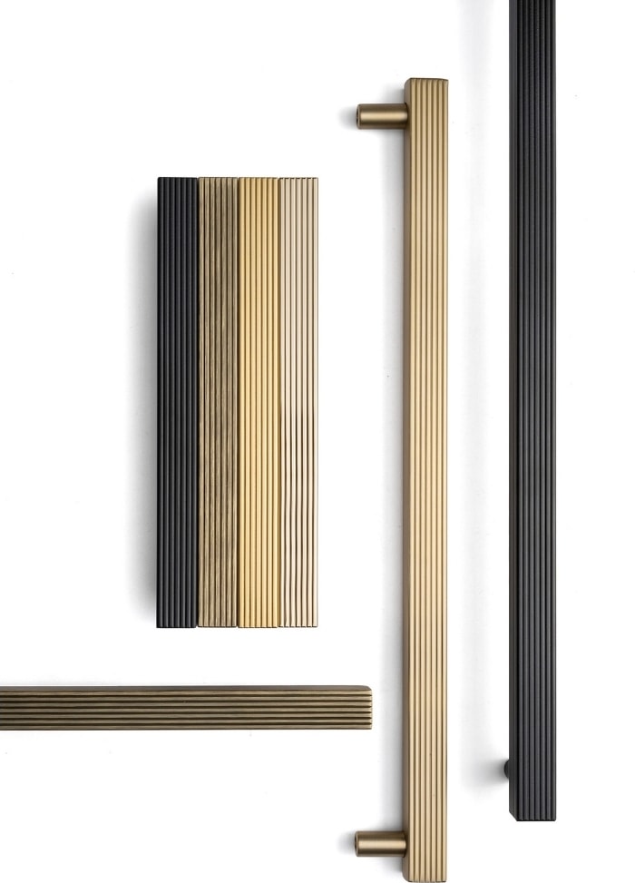8801 Çizgili Modern Kalın Kulp Siyah Renk 960 mm