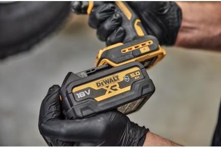 DEWALT DCF850N 205NM + DCB184 G-Shock Batarya + Hızlı Şarj Cihazı Üçlü Set Kutulu