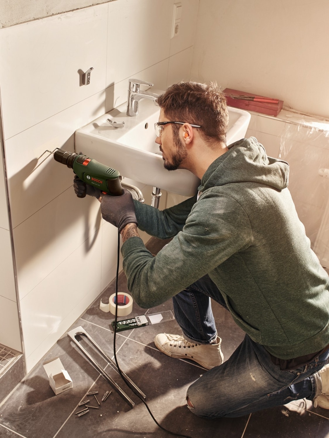 BOSCH EasyImpact 600 Darbeli Matkap 600W - Yüksek Performanslı Anahtarlı Mandren, 10 mm, Kompakt Elektrikli Tasarım