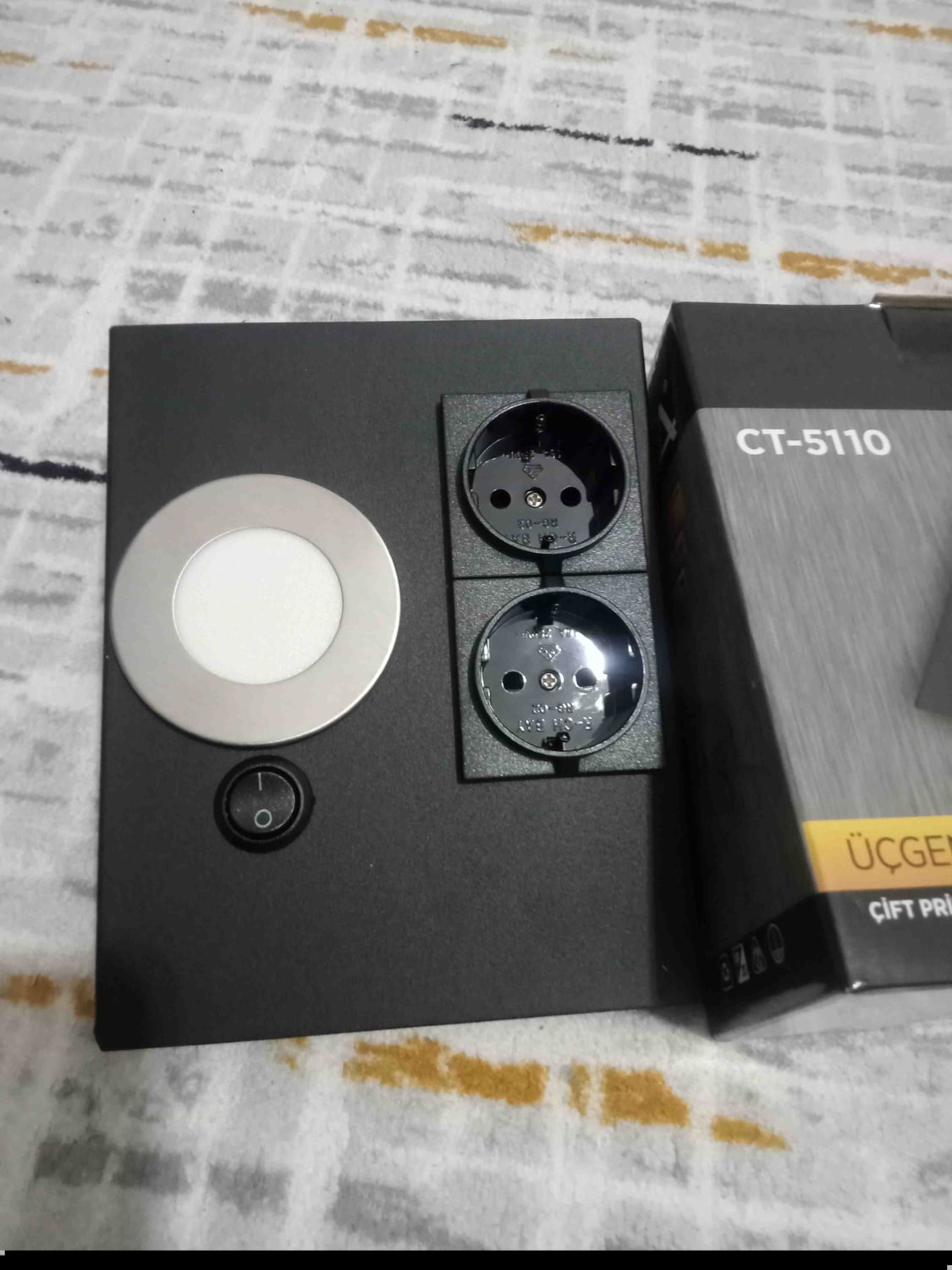 Siyah Kasa Tezgah Altı Priz