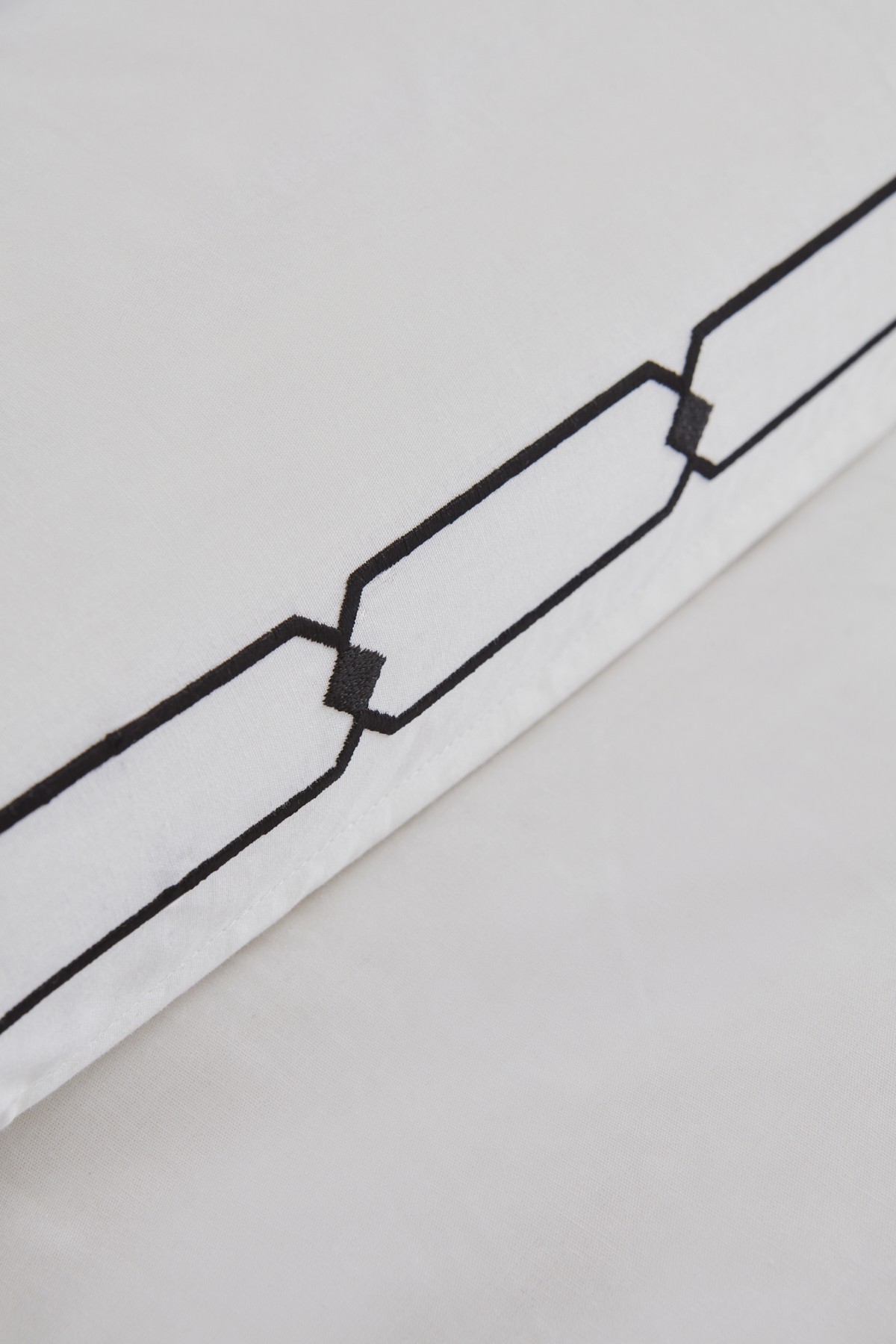 White Collection Diane Çift Kişilik Nakışlı Percale Nevresim Takımı Beyaz