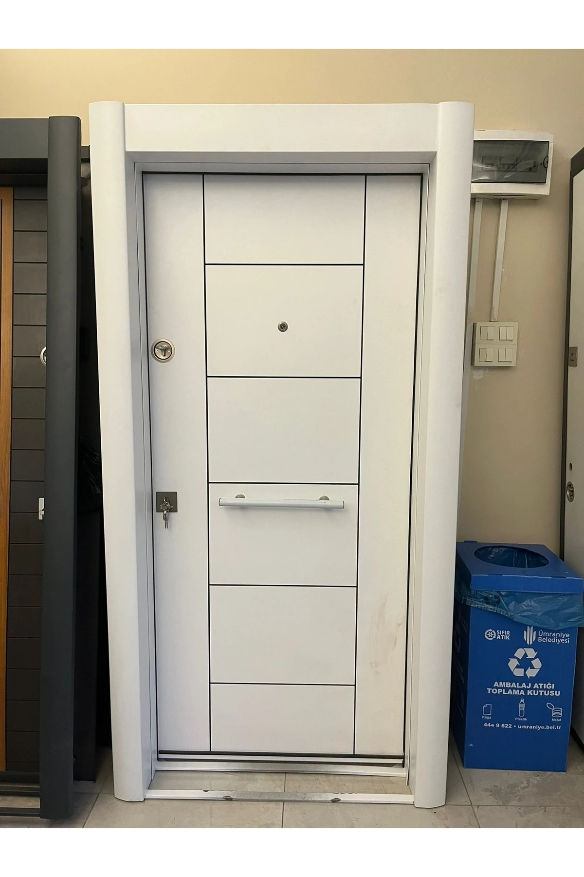 Çelik Kapı, Kilitli, Beyaz Renk, Çelik Kapılar, Yüksek Güvenlikli Sağ Açılım