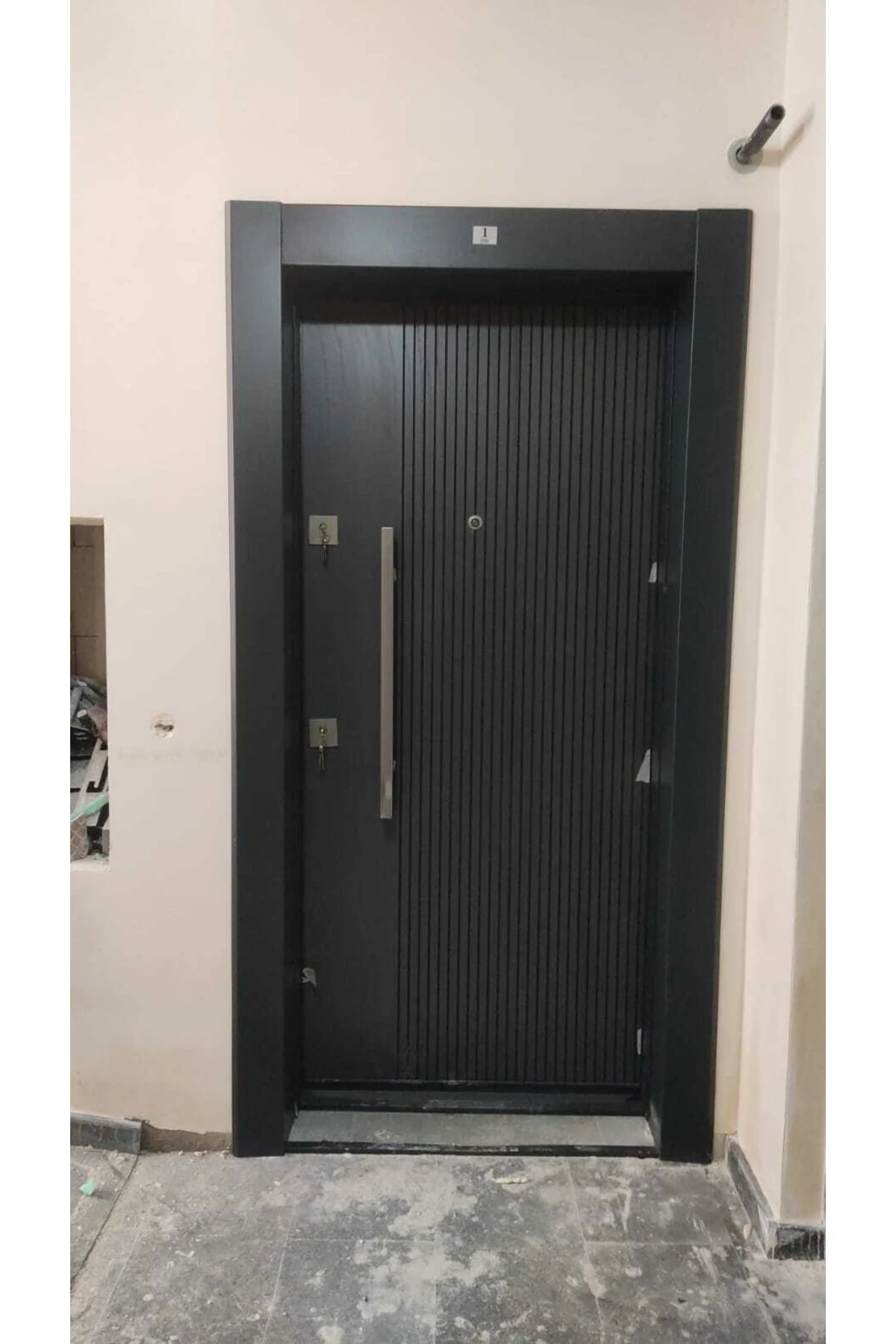 Antrasit Kompozit Kaplama Çelik Kapı, Statik Kasa Düz Model Tırnaklı Sistem Sol Açılım