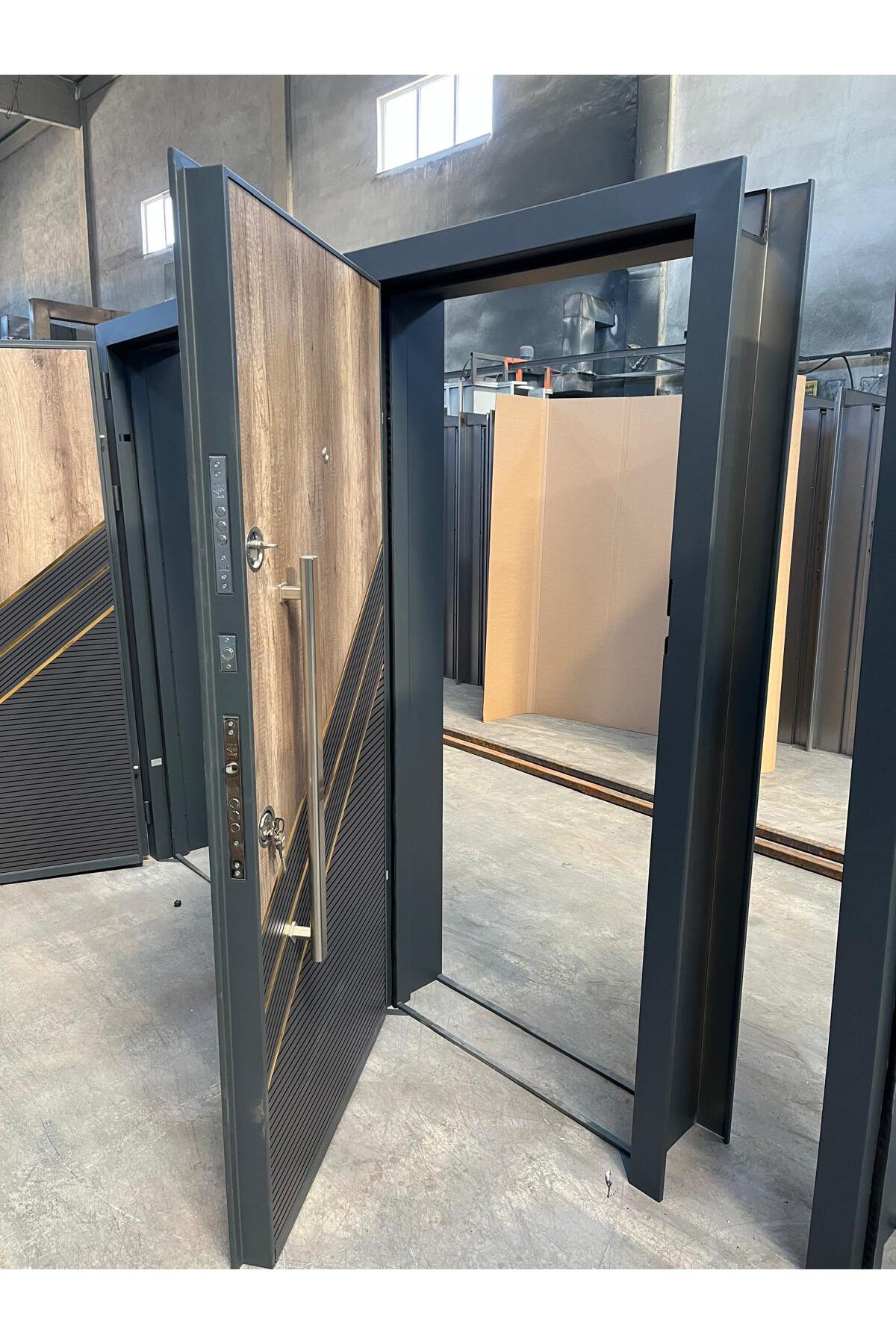 Krom Detaylı Çelik Kapı Sol