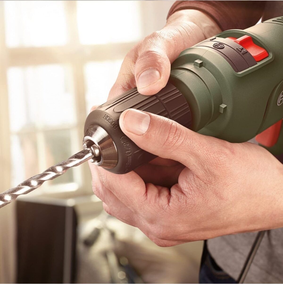 BOSCH Easyimpact 600 13MM 600 Watt Darbeli Matkap + 103 Parça Matkap Ucu Vidalama Ucu Lokma Ucu Seti