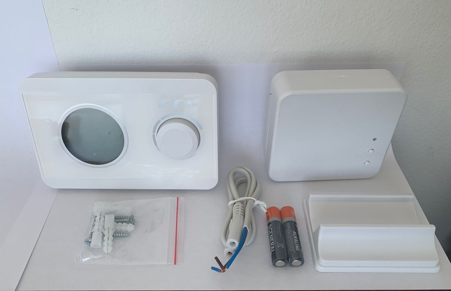 . Poly 100W Kablosuz Oda Termostatı – Uzaktan Ölçüm, Büyük LCD Ekran, On-Off Kontrol ve Alarm Özelliği