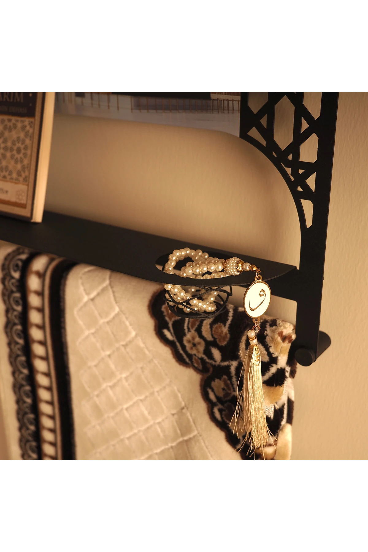 Namaz Duası Yazılı Metal Seccadelik Ve Duvar Rafı (KABE TASVİRLİ) - 35 X 56 Cm - Wamh180