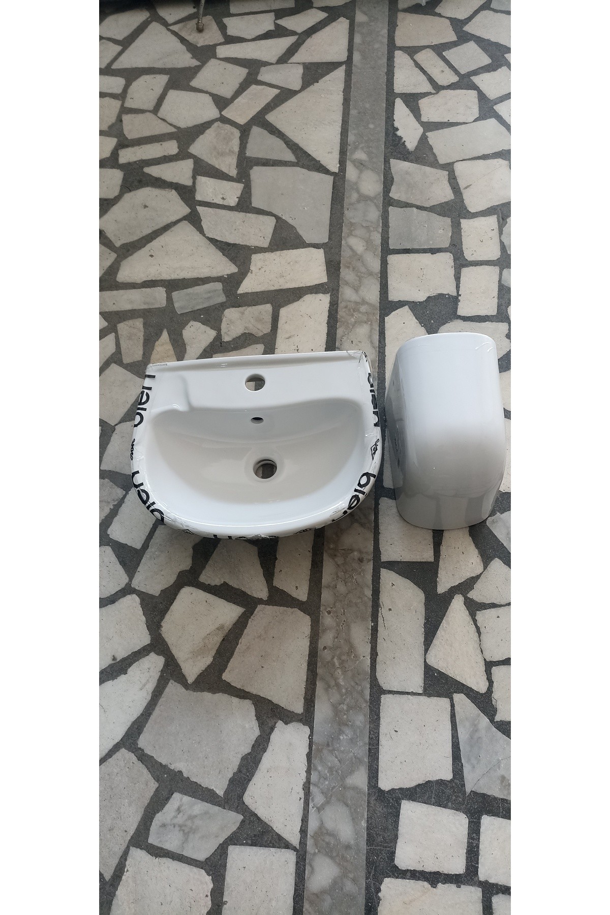 Yarım ayaklı lavabo bien 35*45