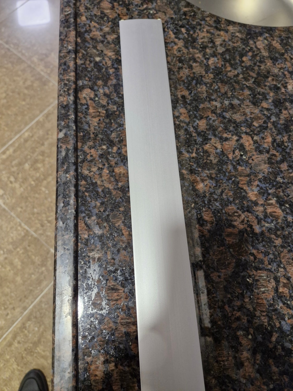 Parke Eşik Çıtası Kendinden Silikonlu Yapışkanlı Alüminyum Geniş Profil 90 Cm/3 Adet.