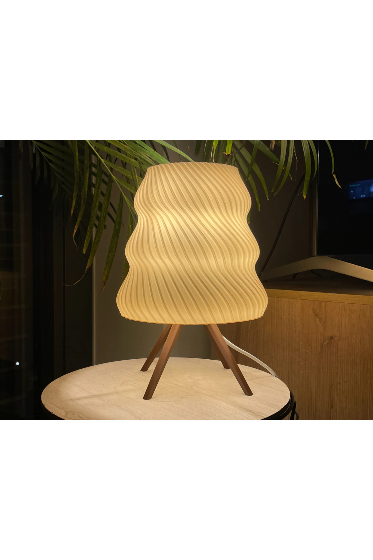 Kıvrım Desenli Modern Abajur - 1.5M Kablo Açma/Kapama Anahtarlı Lamba