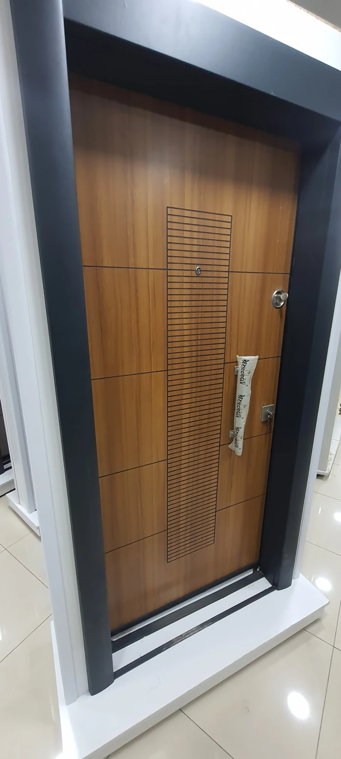 Ahşap Desenli Çelik Kapı Sağ Açılım