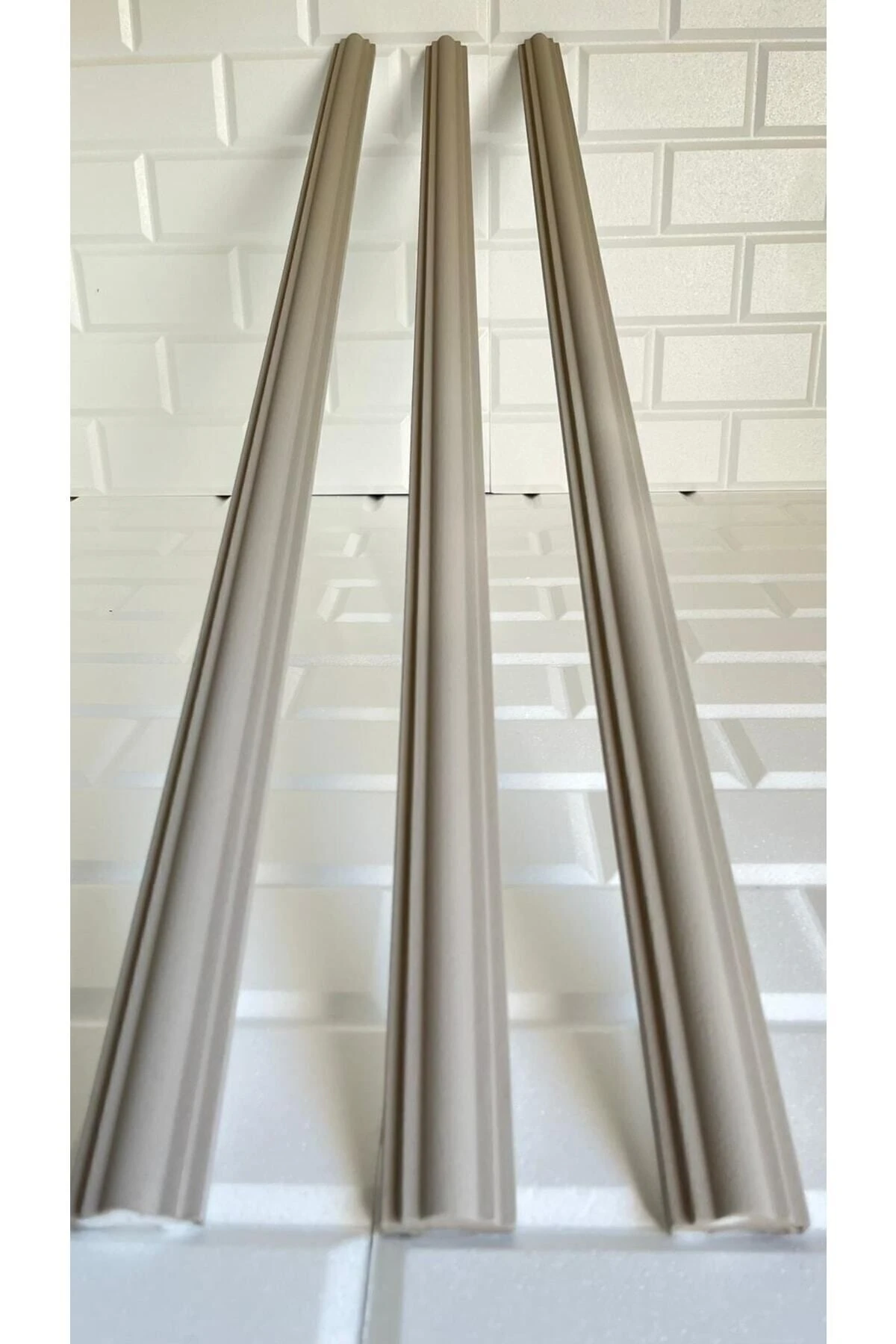 Toprak Gri Minella01 Duvar Çıtası Dekoratif Kendinden Yapışkanlı Stropiyer 4cm 100 Cm