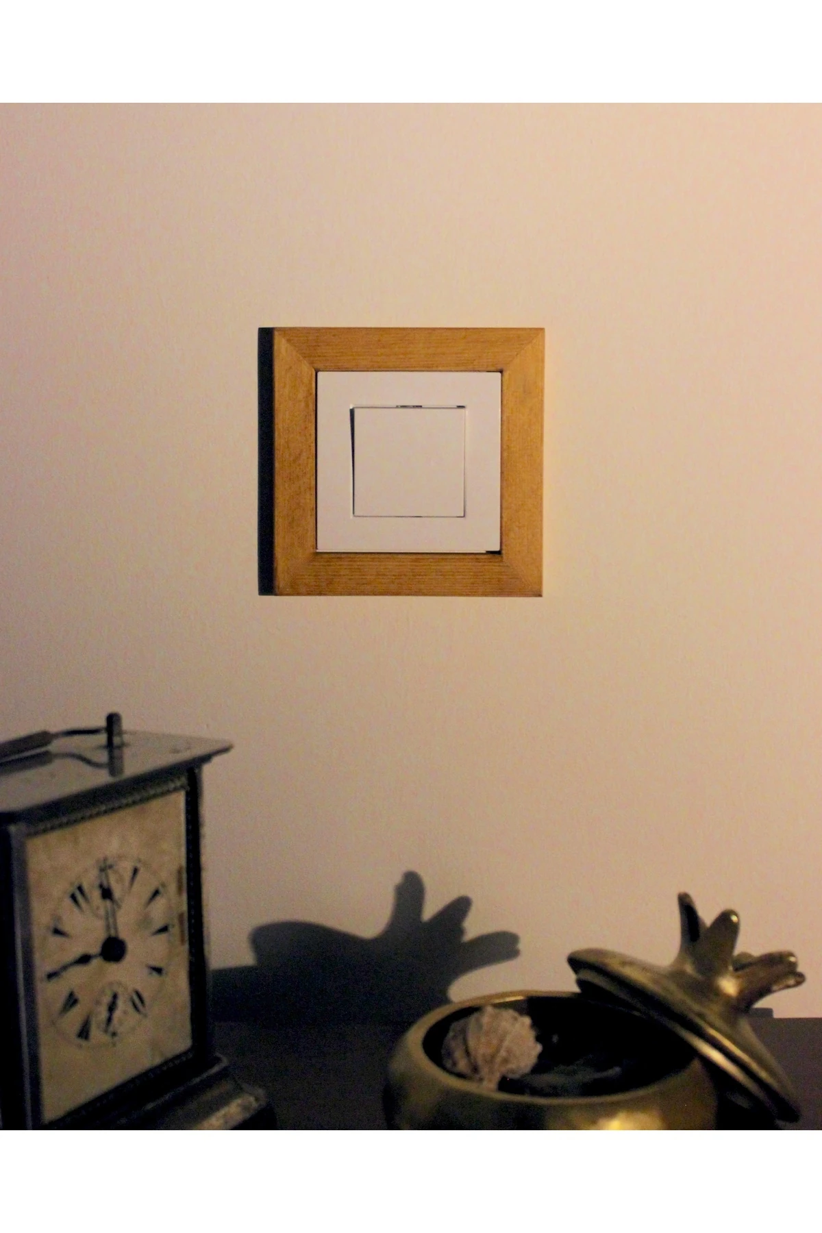 "line's" tasarım, Ahşap Priz Çerçevesi