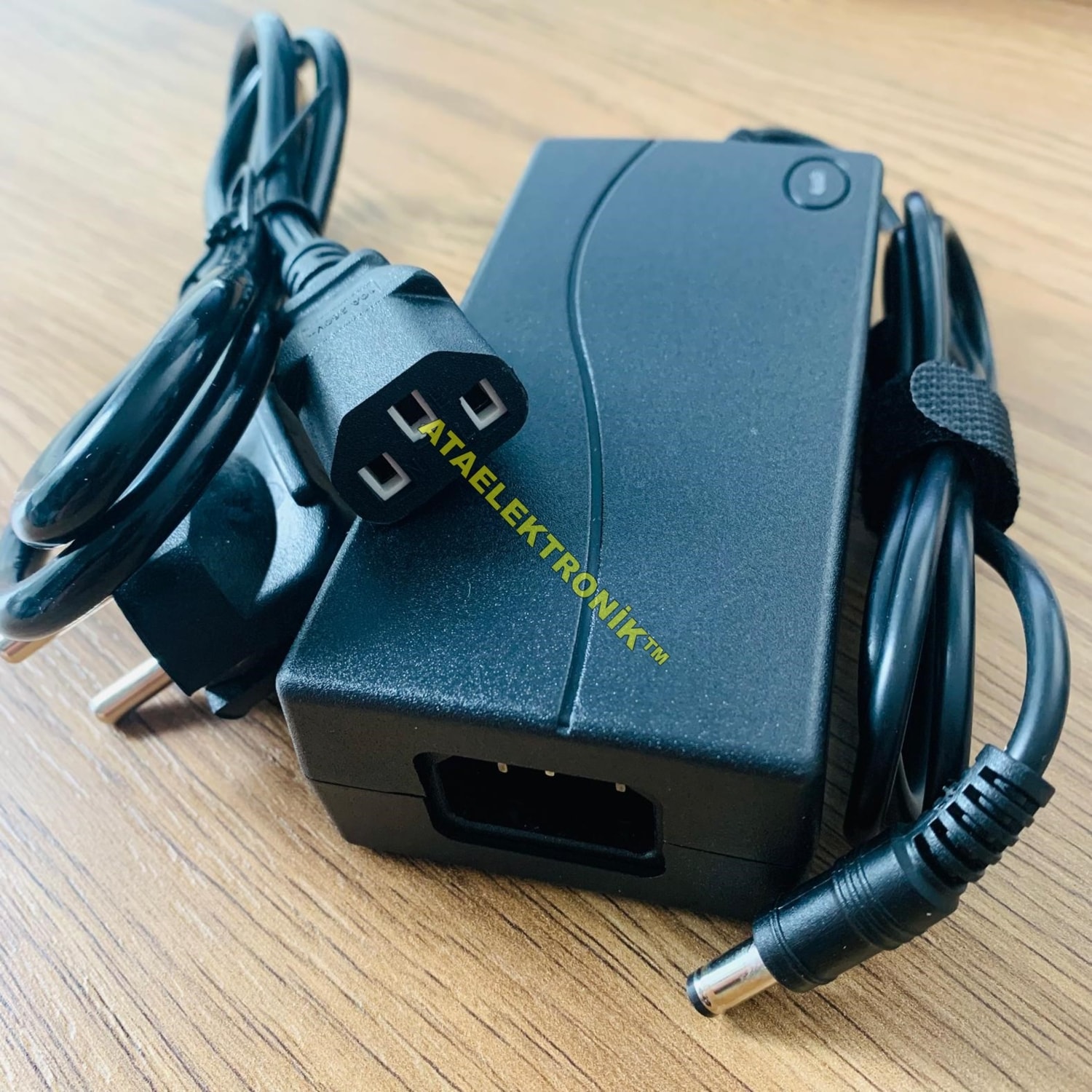 AC100-240V 50/60HZ Dc 12 Volt 5 Amper Plasitk Kasa Adaptör 12V 5A 2 Metre Kablolu