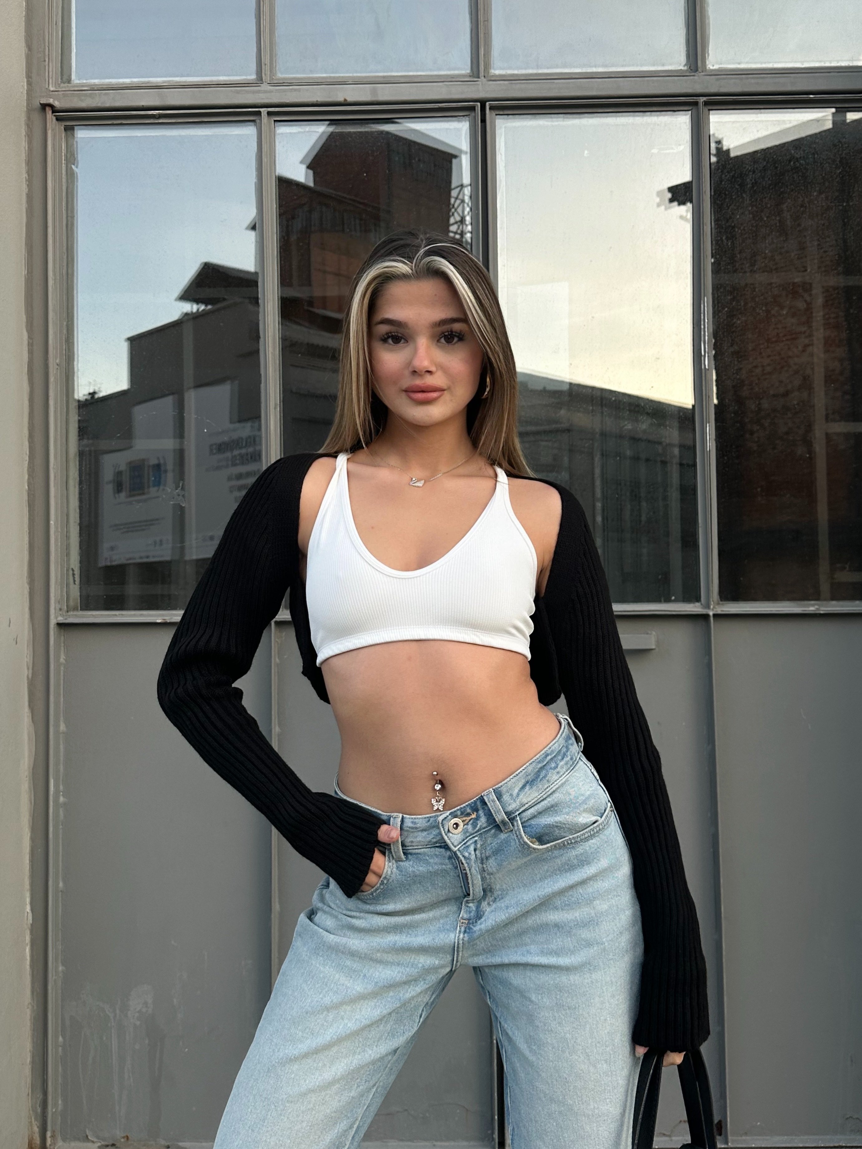 Siyah Düğmesiz Triko Crop Hırka