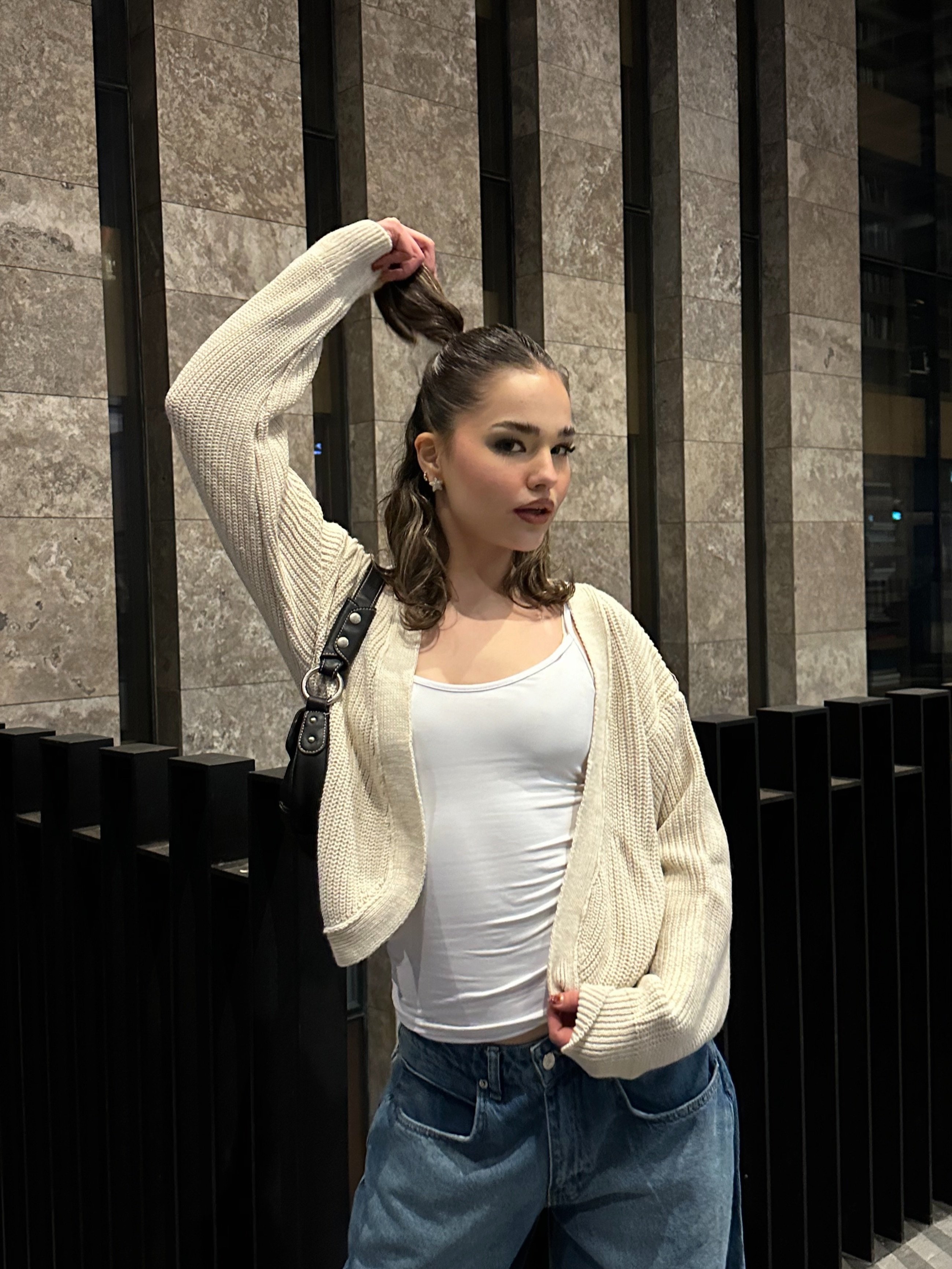 Biyeli Crop Bej Triko Hırka