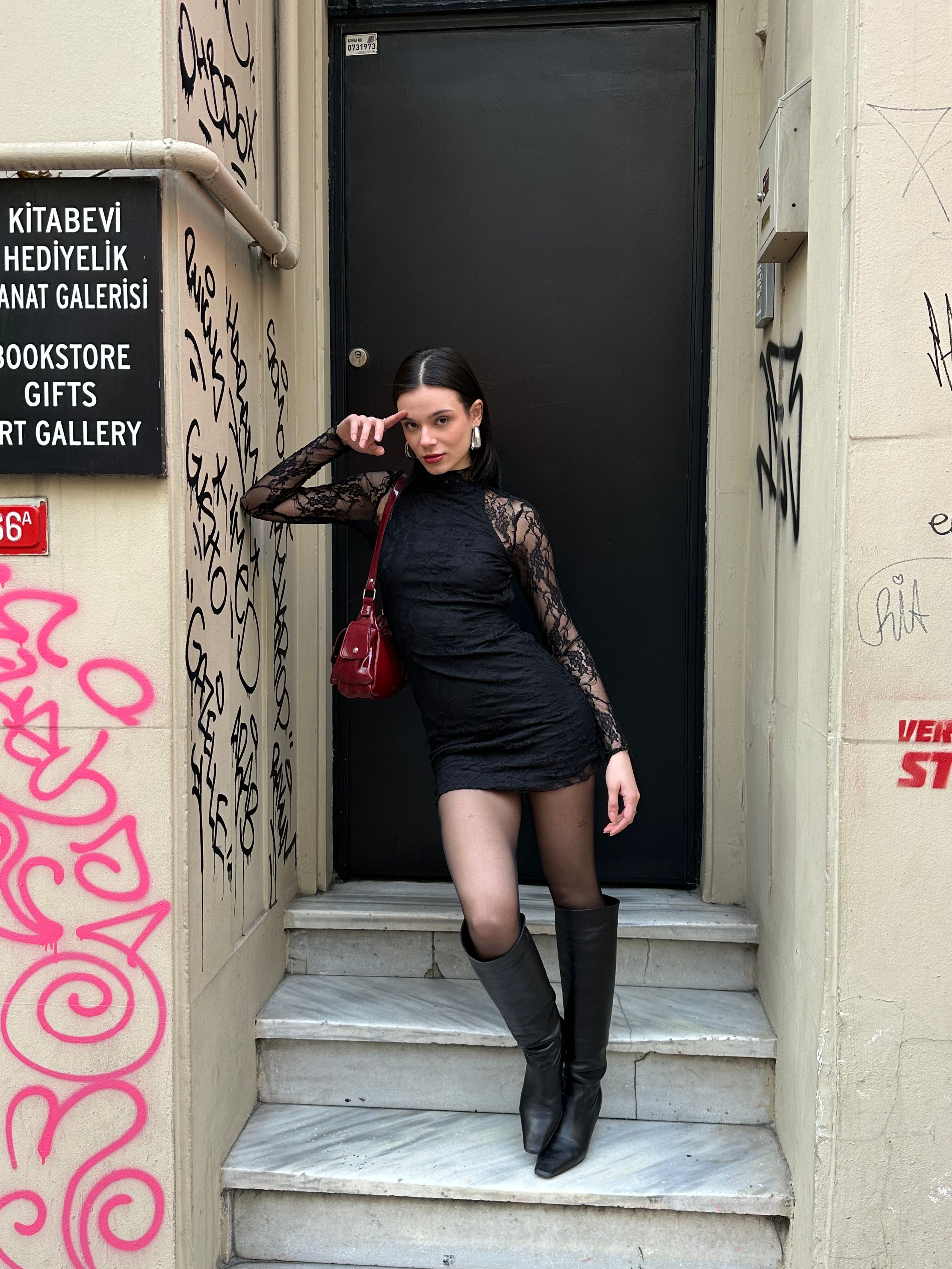 Siyah Dantel Detay Mini Elbise