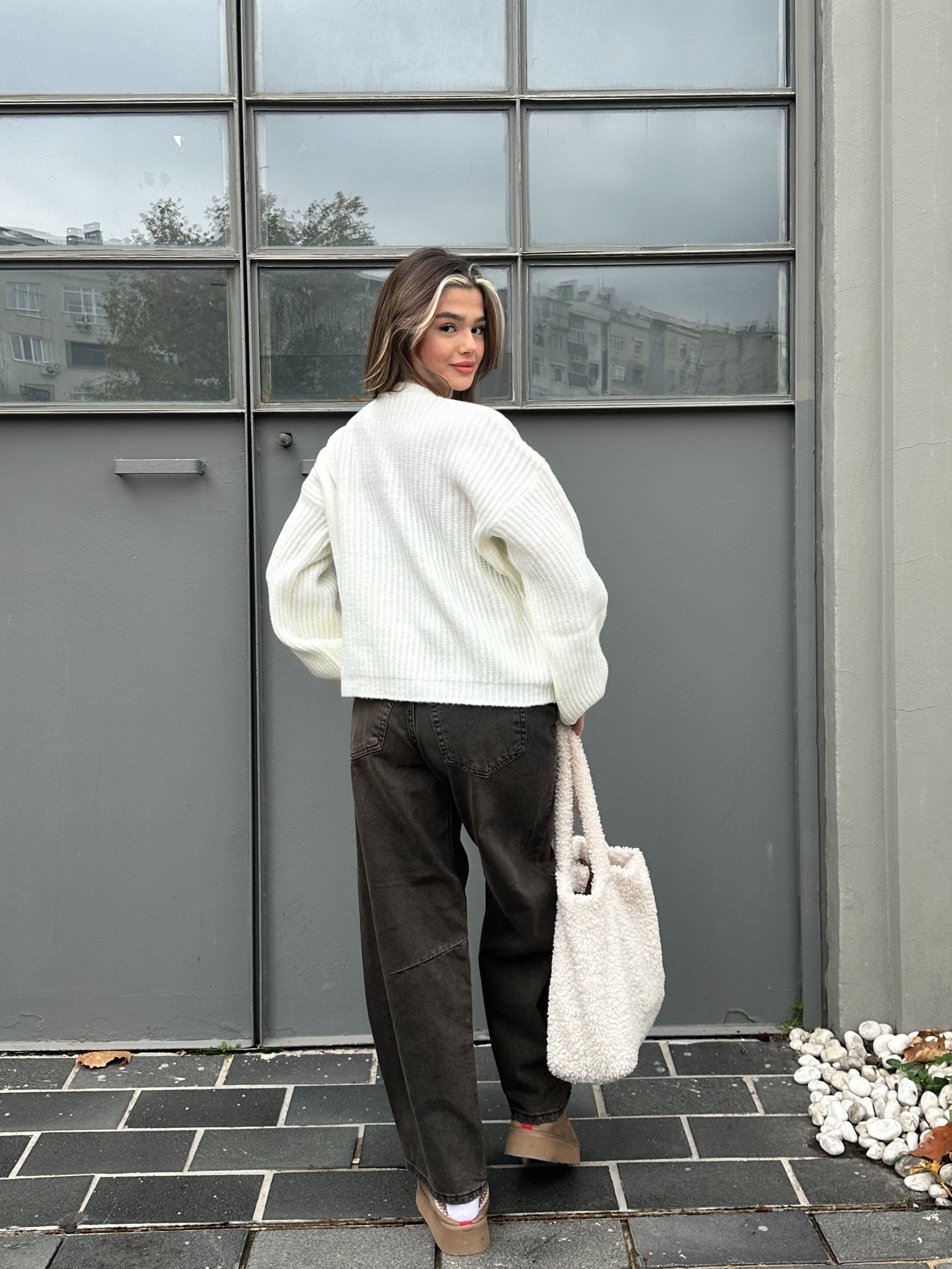 Beyaz Oversize Triko Kazak