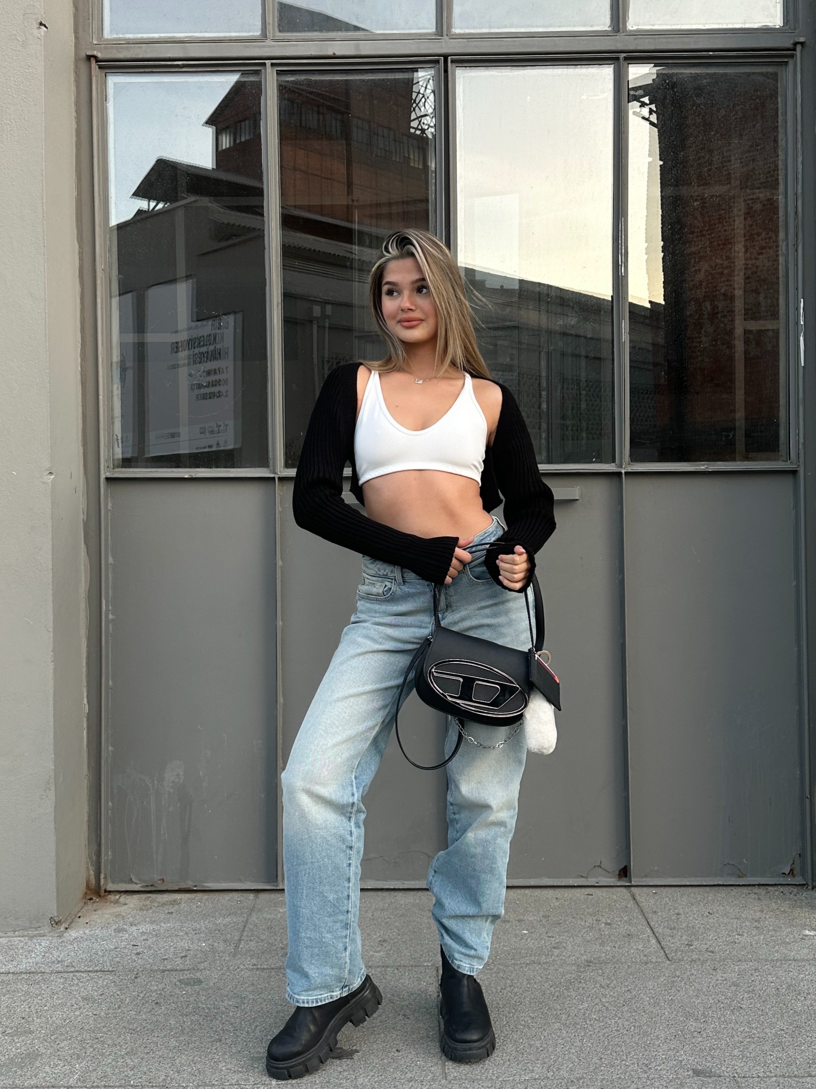 Siyah Düğmesiz Triko Crop Hırka