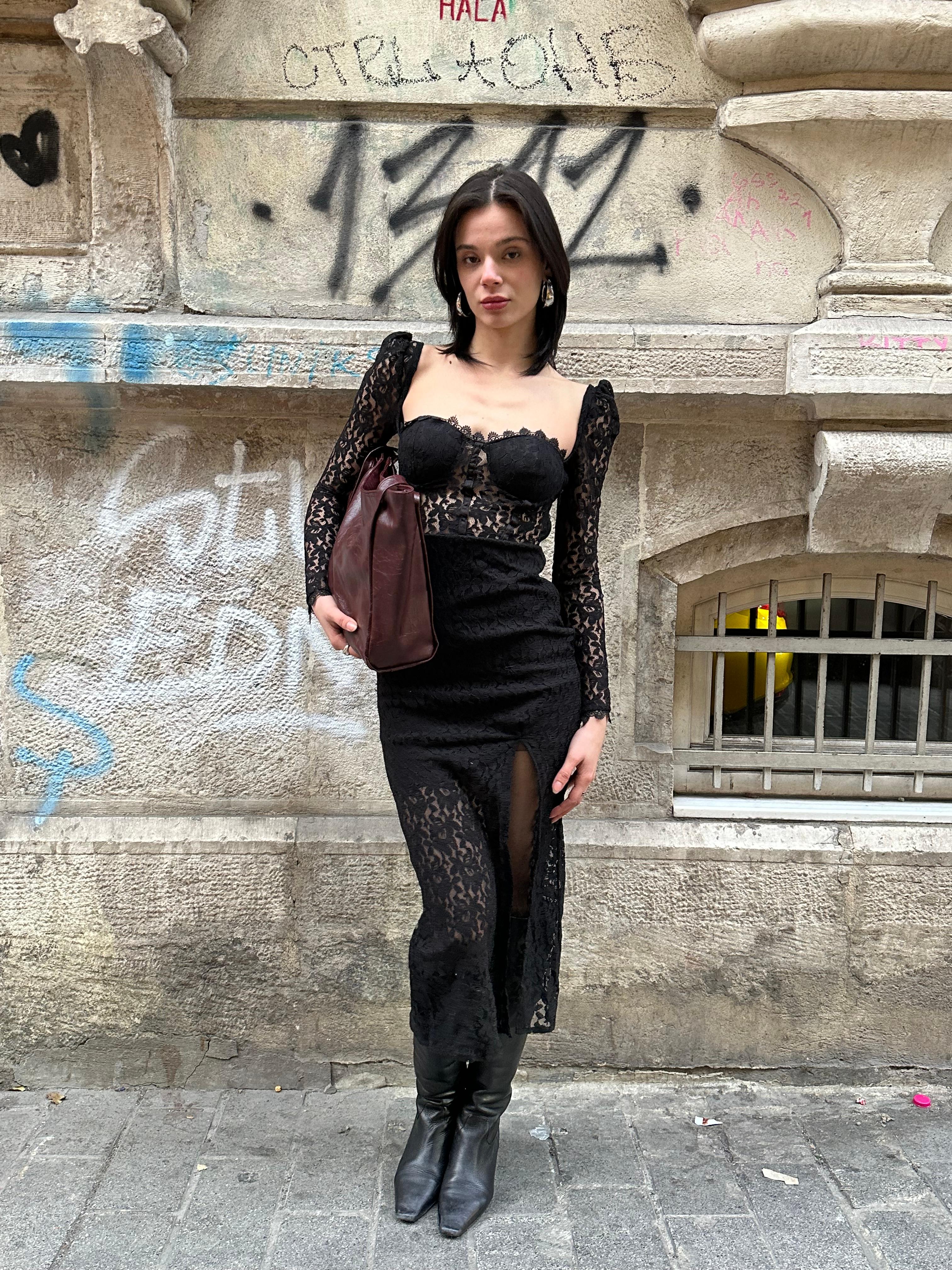 Siyah Drape Detay Dantelli Maxi Elbise