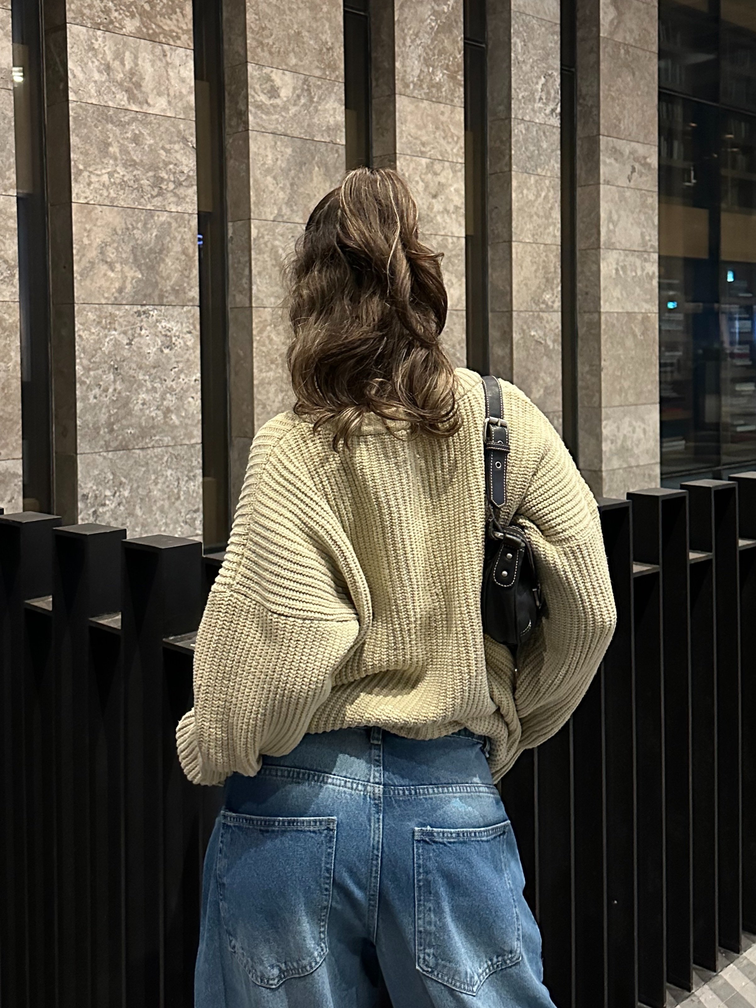 Yuvarlak Yakalı Ekru Oversize Triko Kazak