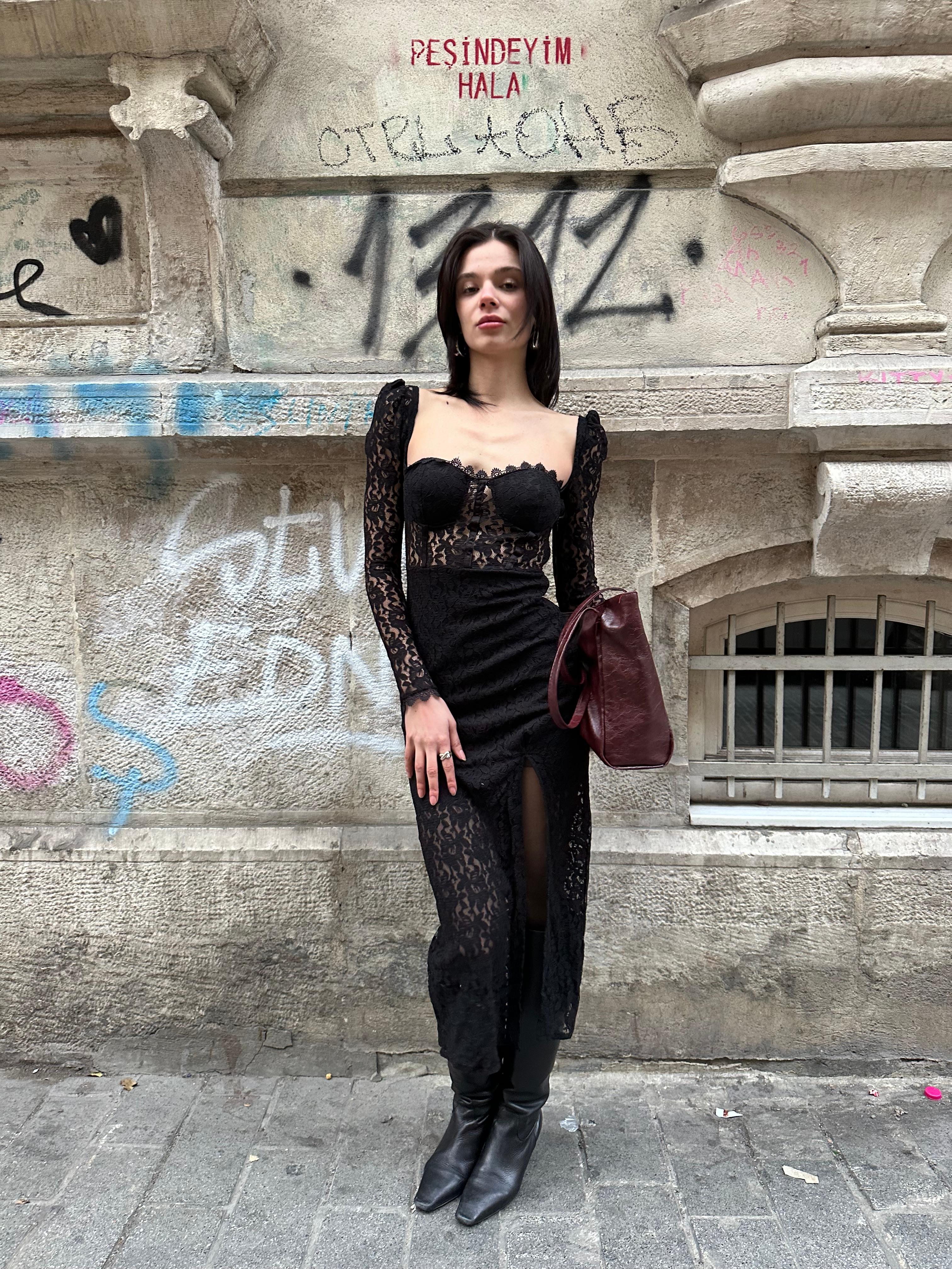 Siyah Drape Detay Dantelli Maxi Elbise
