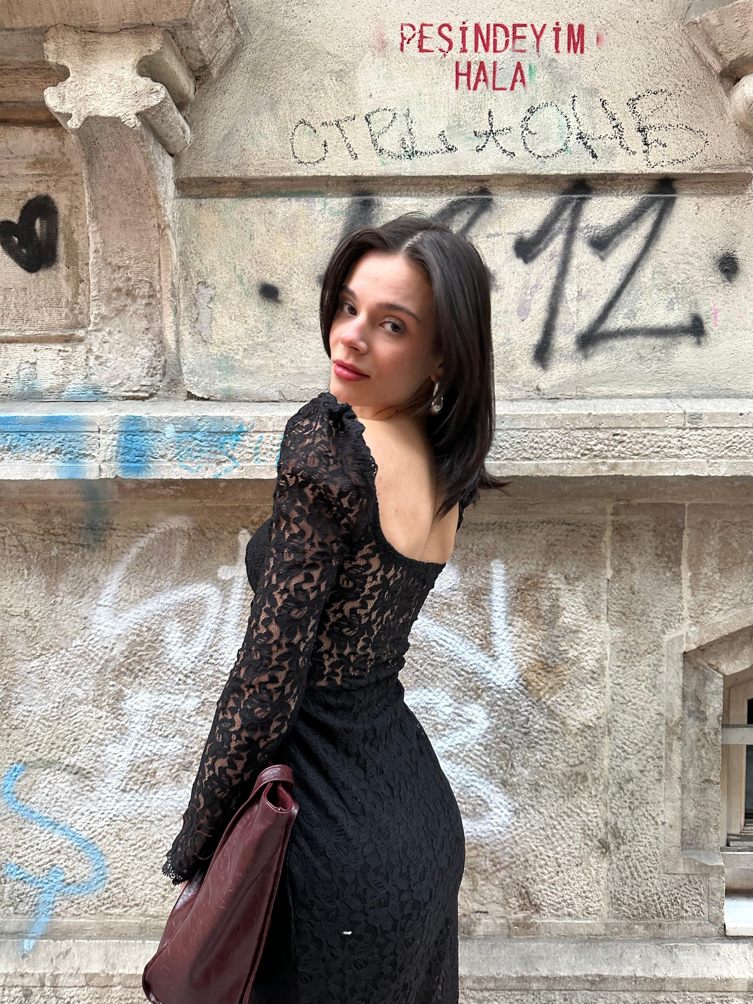 Siyah Drape Detay Dantelli Maxi Elbise