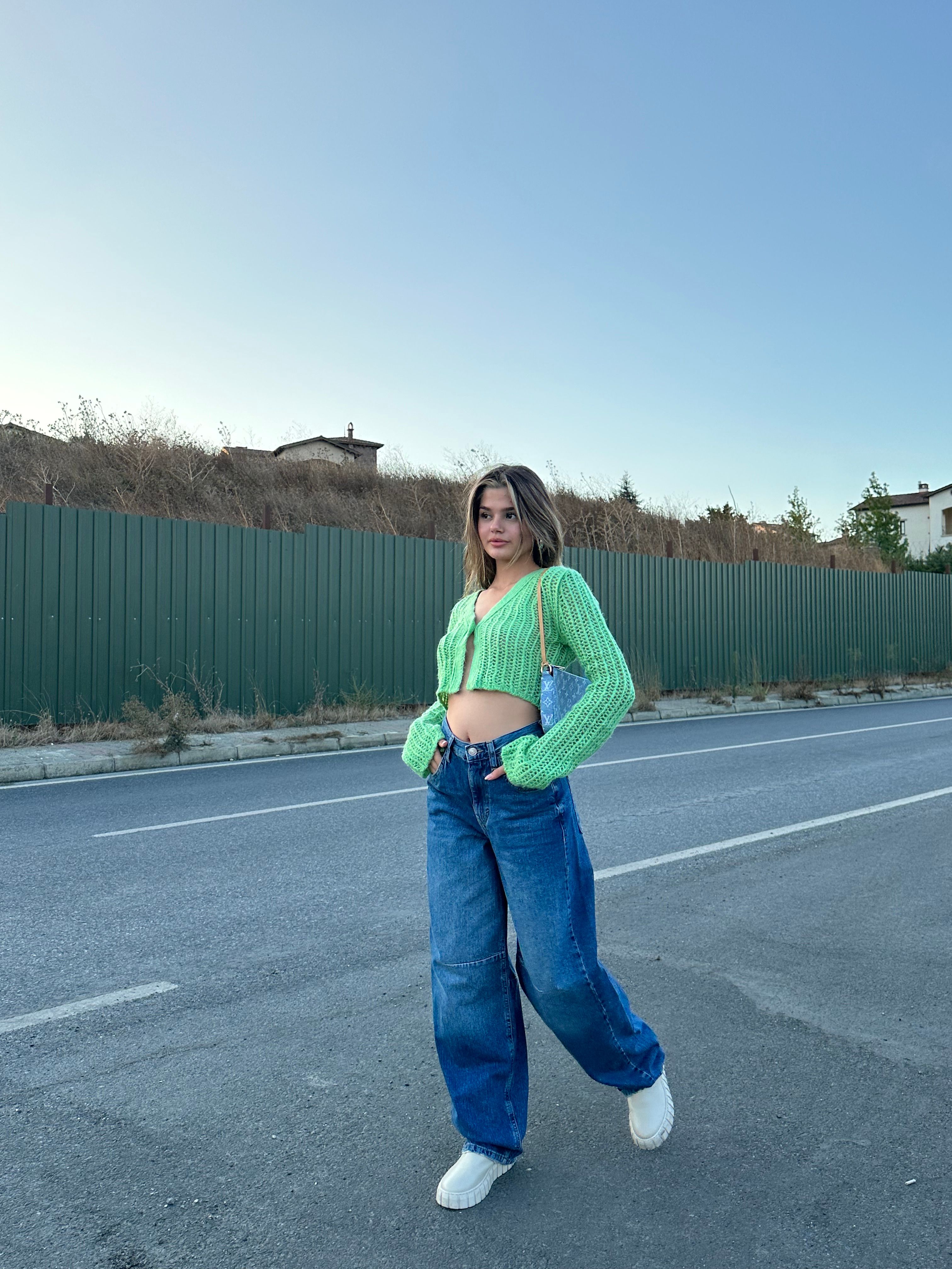 V Yaka Düğmeli Yeşil Crop